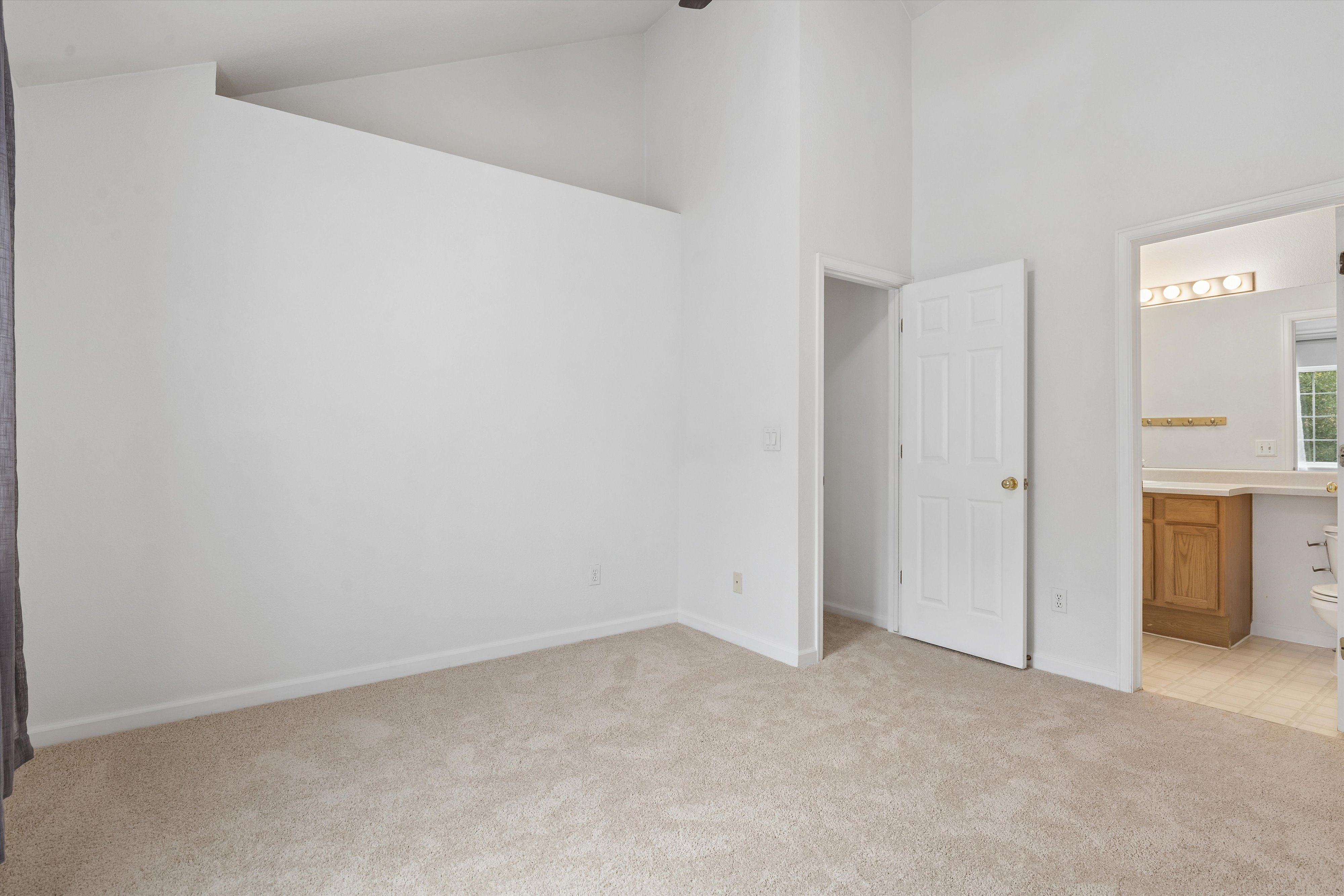  Charming Two-Story Condo for Sale - 物件實景