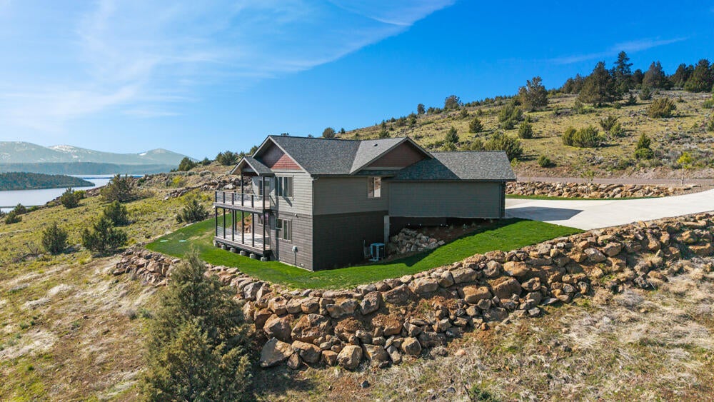 Klamath Falls, Oregon, 97601, United States, 3 Bedrooms Bedrooms, ,4 BathroomsBathrooms,Residential,For Sale,1794380