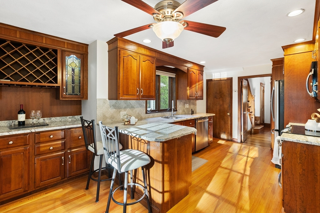 Malden, Massachusetts, 02148, United States, 3 Bedrooms Bedrooms, ,2 BathroomsBathrooms,Residential,For Sale,1942894