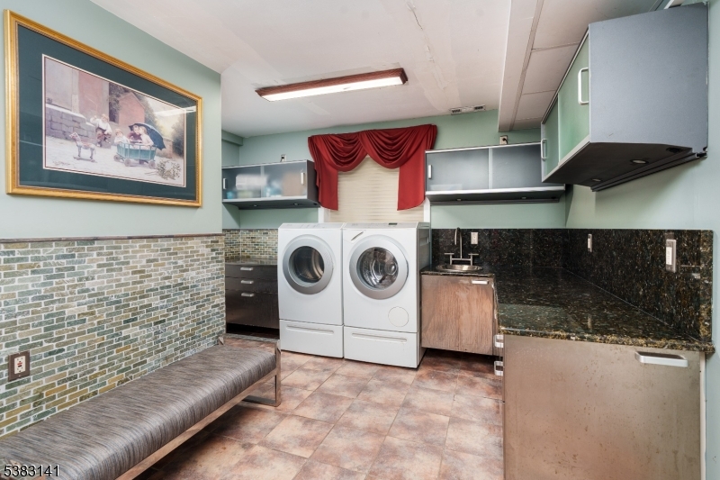 Kinnelon Boro, New Jersey, 07405, United States, 4 Bedrooms Bedrooms, ,4 BathroomsBathrooms,Residential,For Sale,1941980