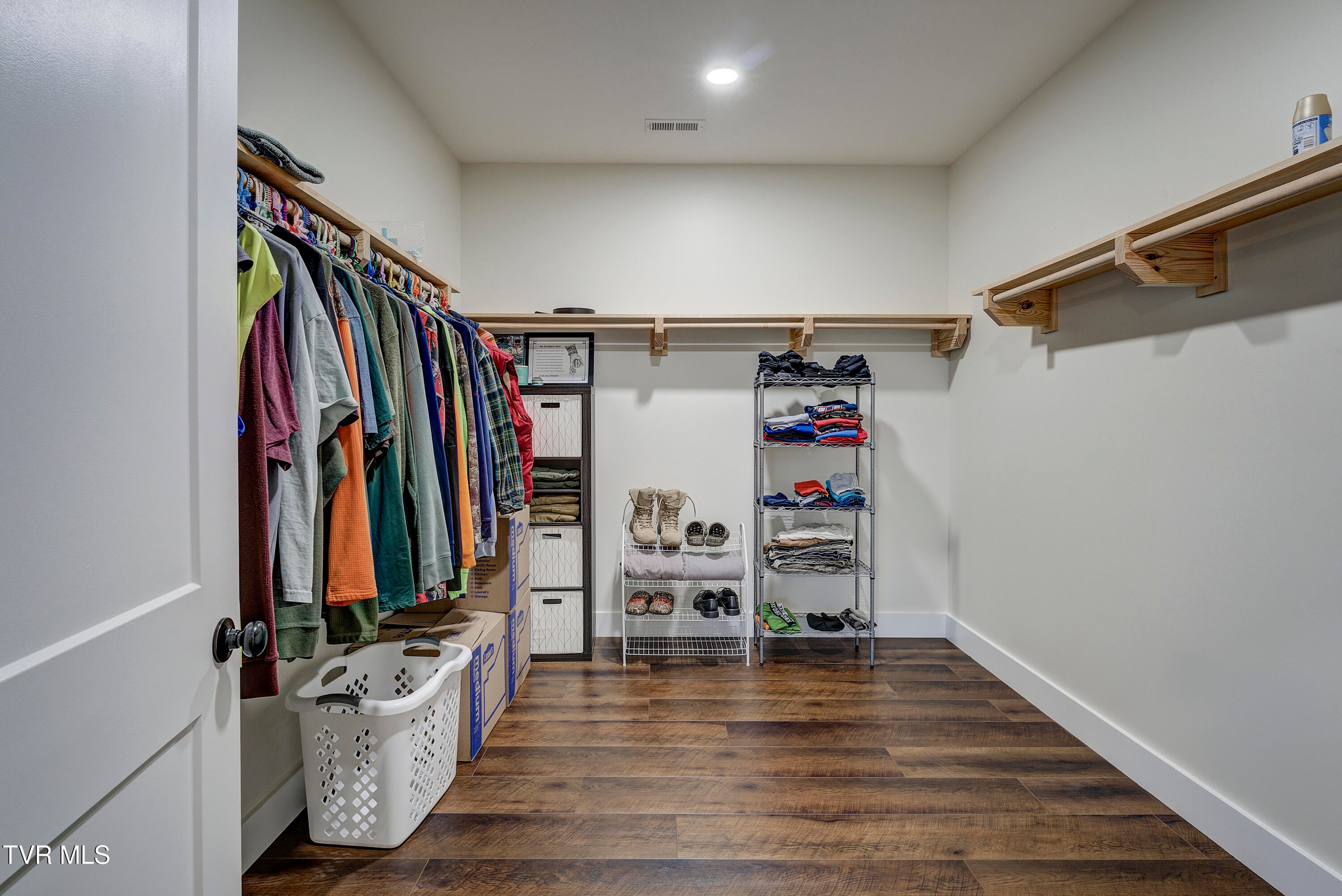 Jonesborough, Tennessee, 37659, United States, 3 Bedrooms Bedrooms, ,3 BathroomsBathrooms,Residential,For Sale,2000910