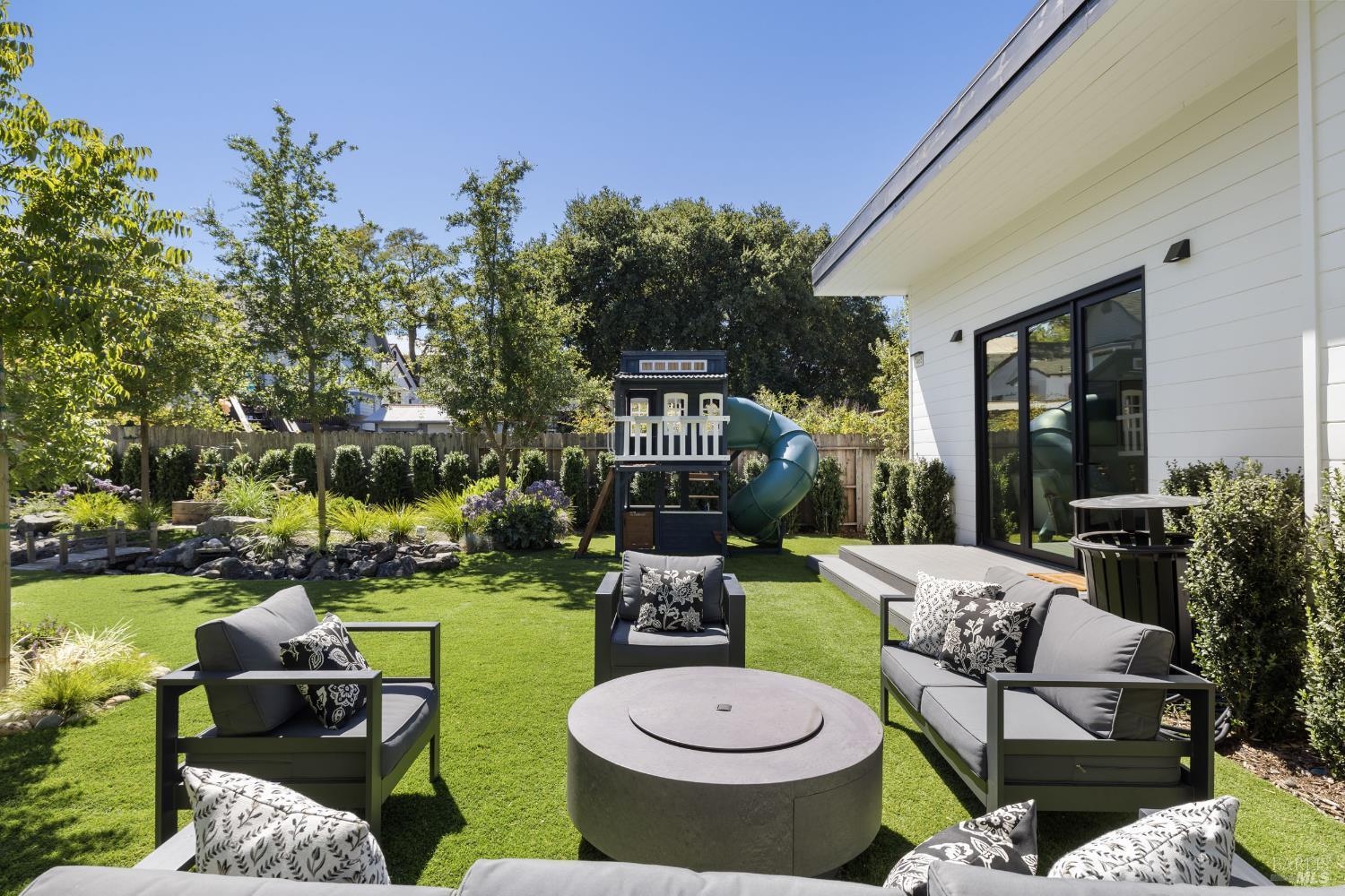 Petaluma, California, 94952, United States, 3 Bedrooms Bedrooms, ,2 BathroomsBathrooms,Residential,For Sale,1977520