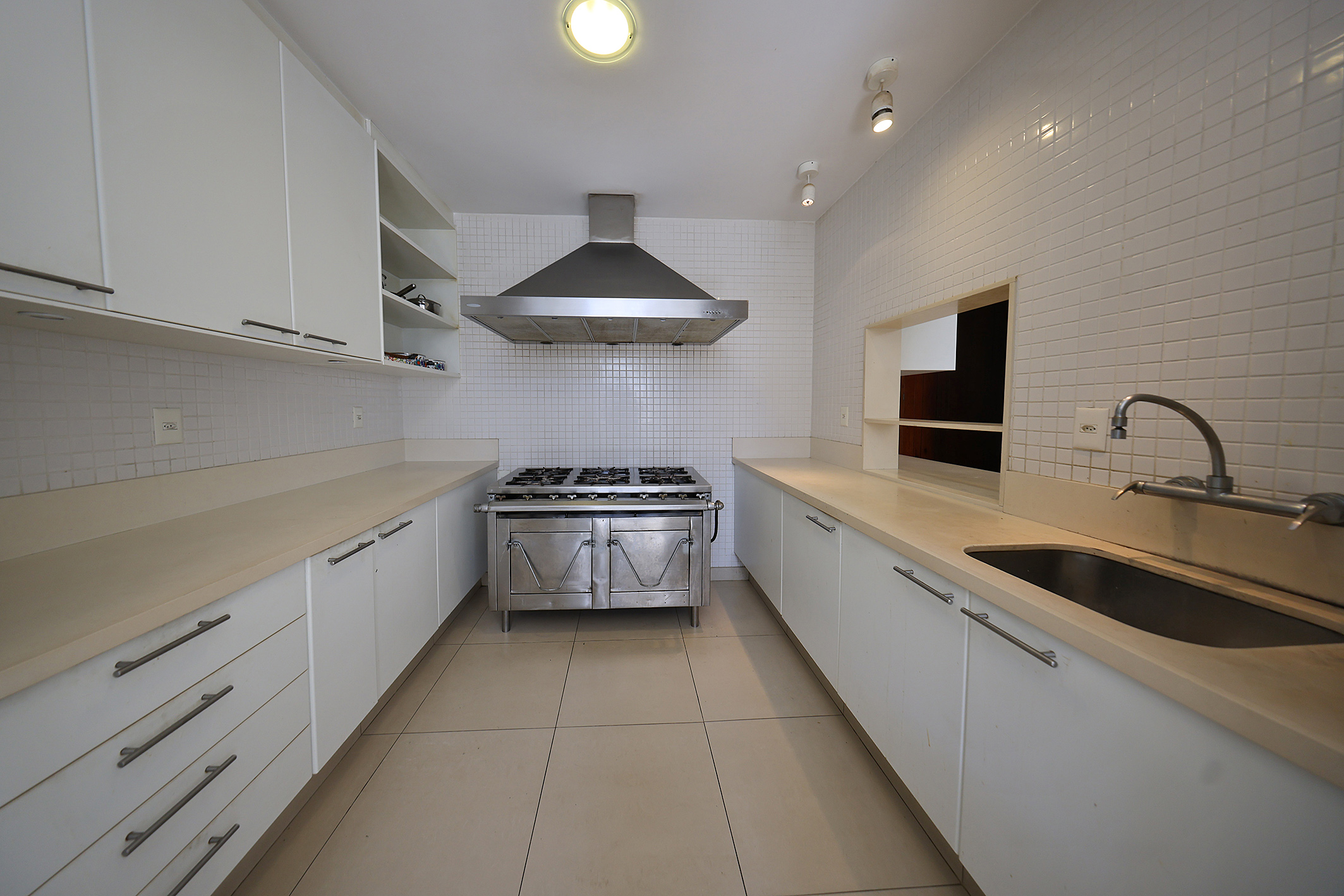  Estate surrounded by greenery with expansive grounds and amenities - 物件實景