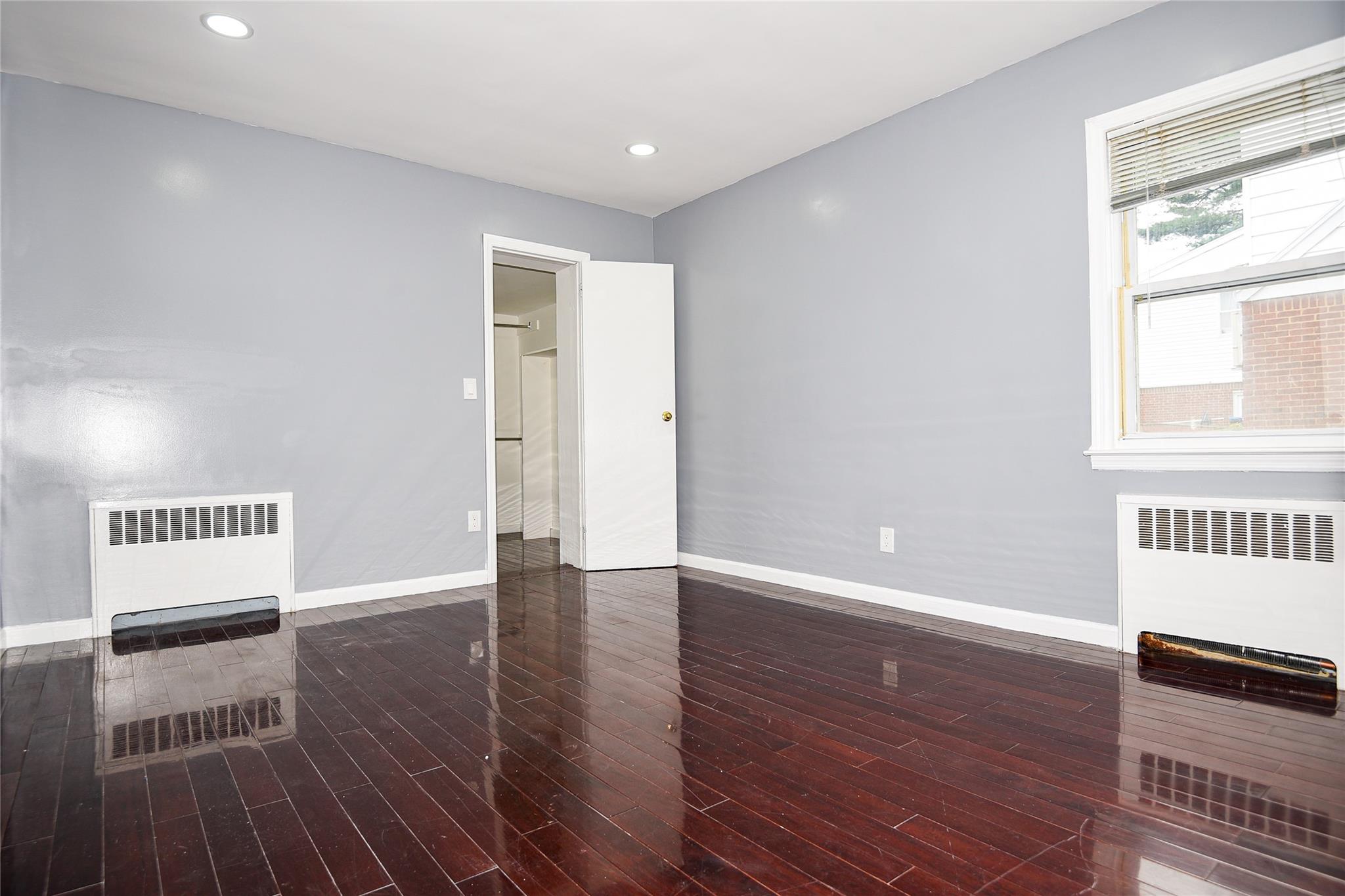New Hyde Park, New York, 11040, United States, 4 Bedrooms Bedrooms, ,3 BathroomsBathrooms,Residential,For Sale,1903890