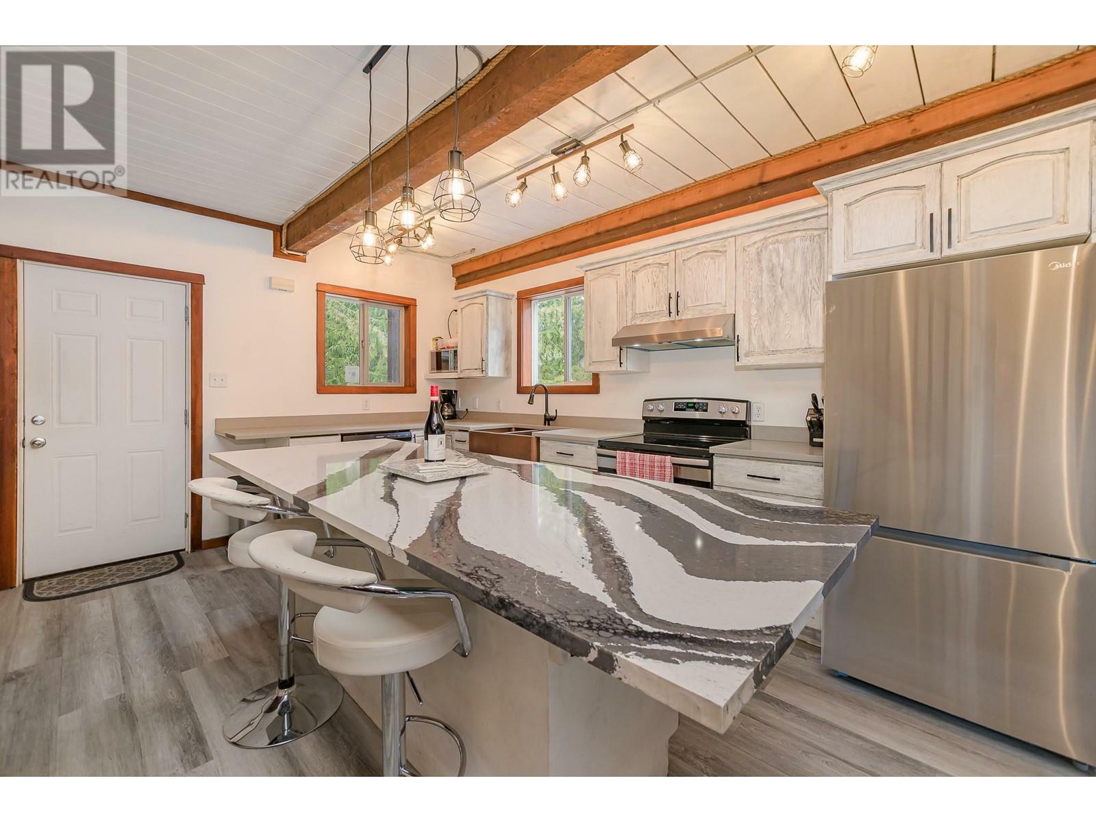 REVELSTOKE, British Columbia, V0E 2S0, CA, 4 Bedrooms Bedrooms, ,2 BathroomsBathrooms,Residential,For Sale,1838033