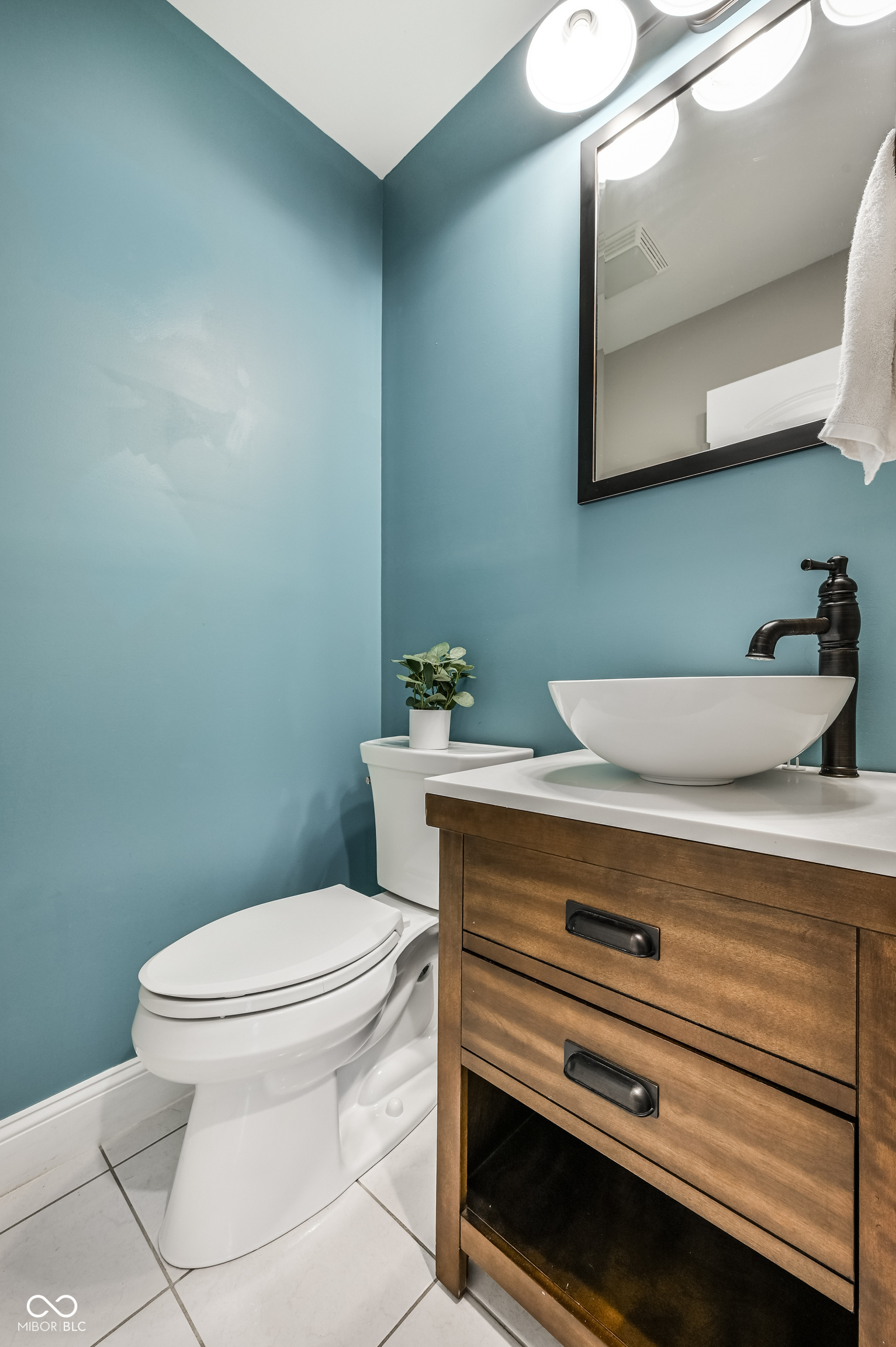 Carmel, Indiana, 46033, United States, 4 Bedrooms Bedrooms, ,4 BathroomsBathrooms,Residential,For Sale,1977352