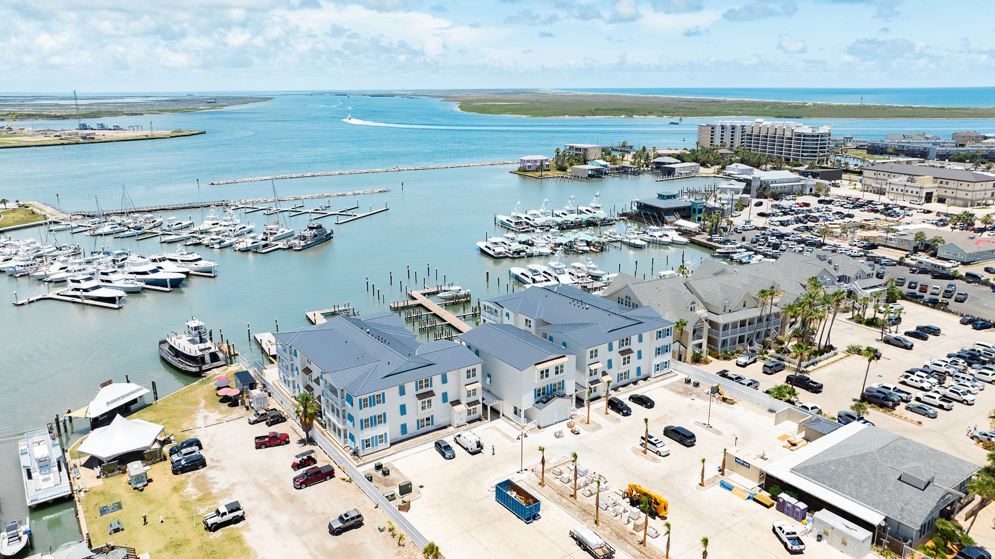  Coastal Elegance Meets Waterfront Living - 物件實景