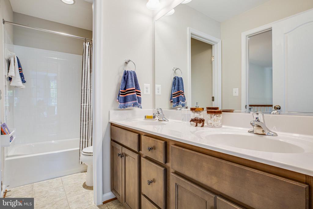 Spotsylvania, Virginia, 22551, United States, 6 Bedrooms Bedrooms, ,4 BathroomsBathrooms,Residential,For Sale,1916890