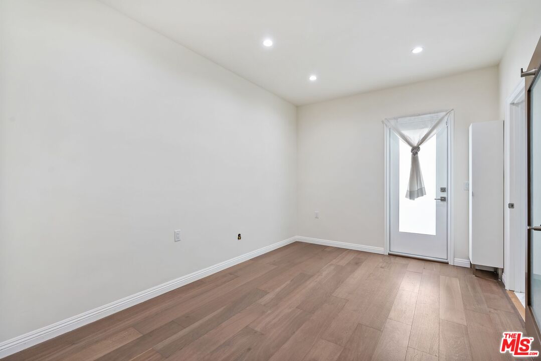 Los Angeles, California, 90006, United States, 7 Bedrooms Bedrooms, ,6 BathroomsBathrooms,Residential,For Sale,1848318