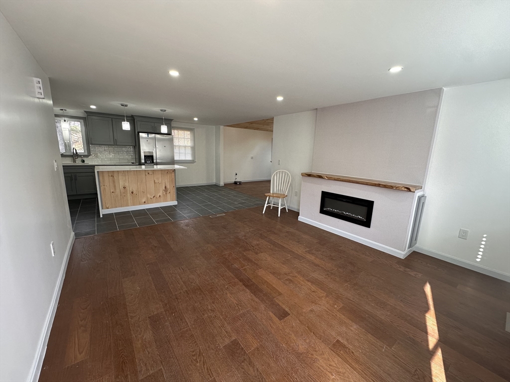 Methuen, Massachusetts, 01844, United States, 4 Bedrooms Bedrooms, ,2 BathroomsBathrooms,Residential,For Sale,1990759