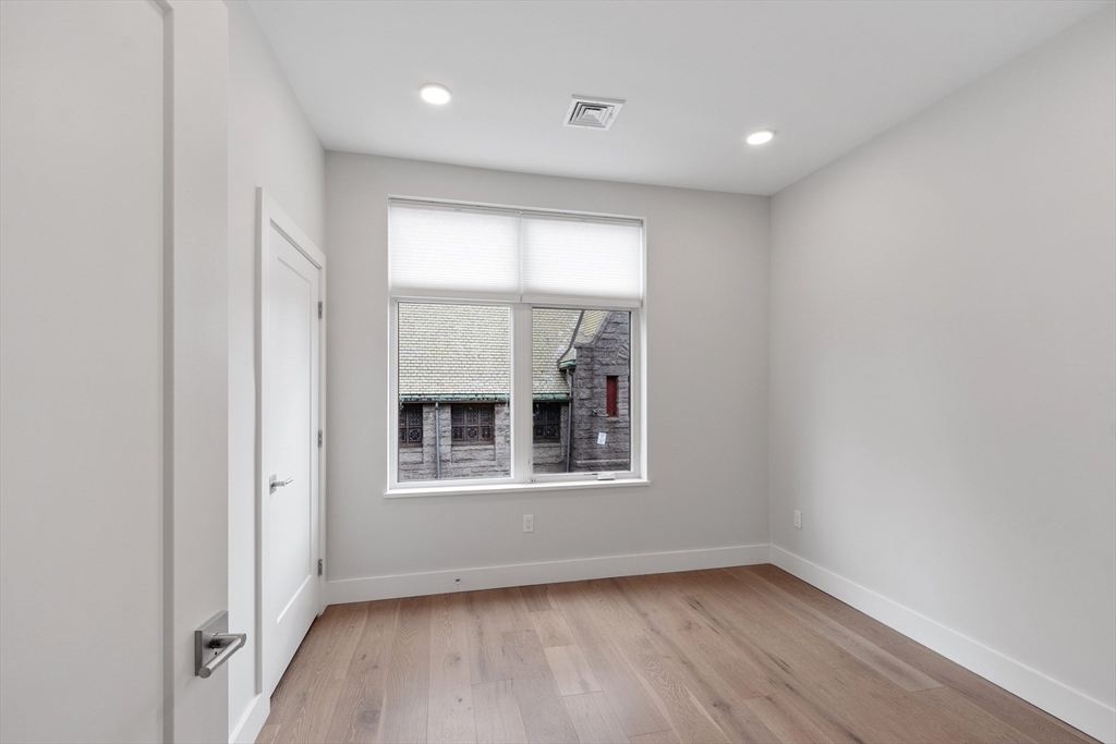 Somerville, Massachusetts, 02143, United States, 2 Bedrooms Bedrooms, ,2 BathroomsBathrooms,Residential,For Sale,1938695