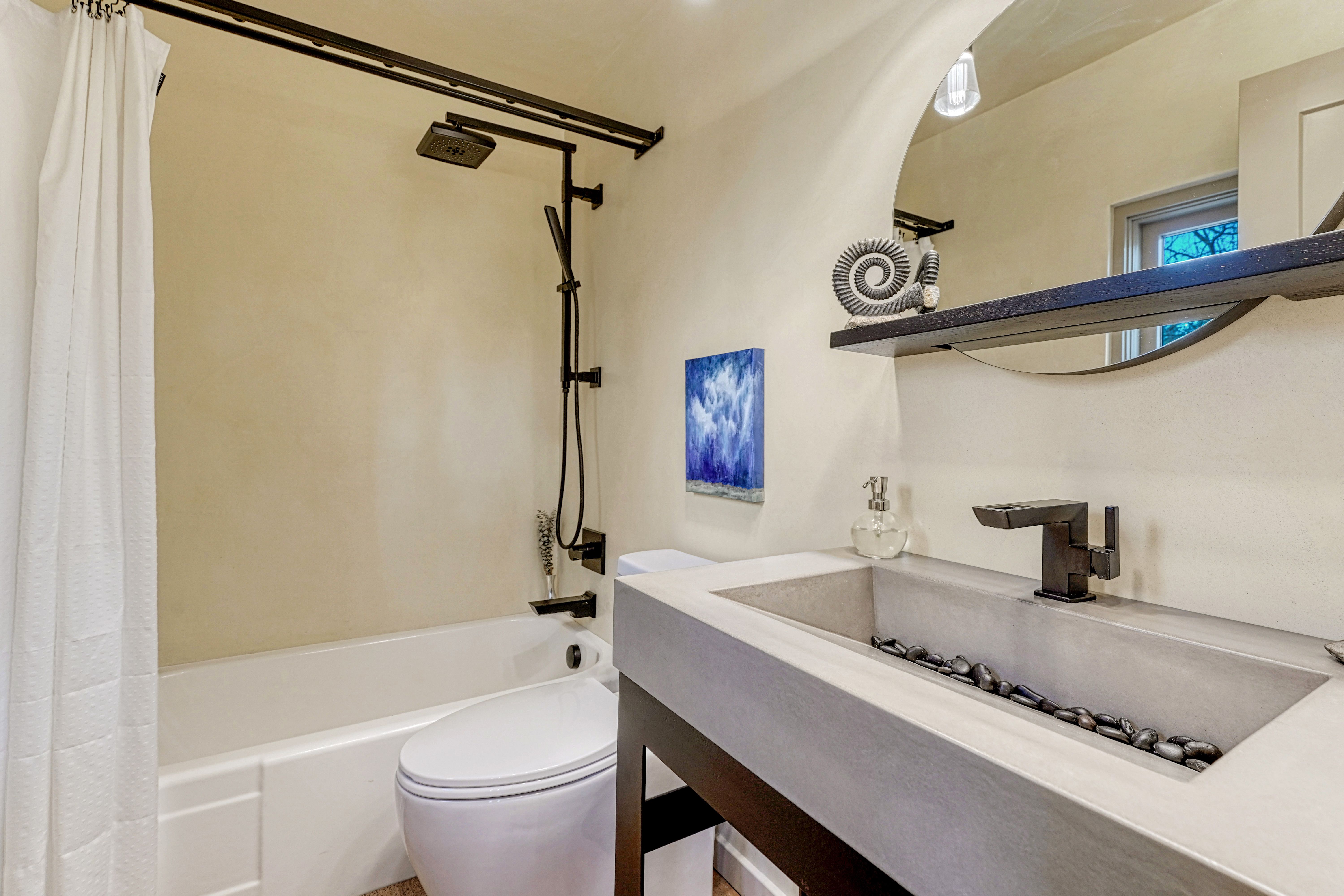  Introducing the Harold Florman House, a Rare and Authentic 1939 Pueblo Revival - 物件實景