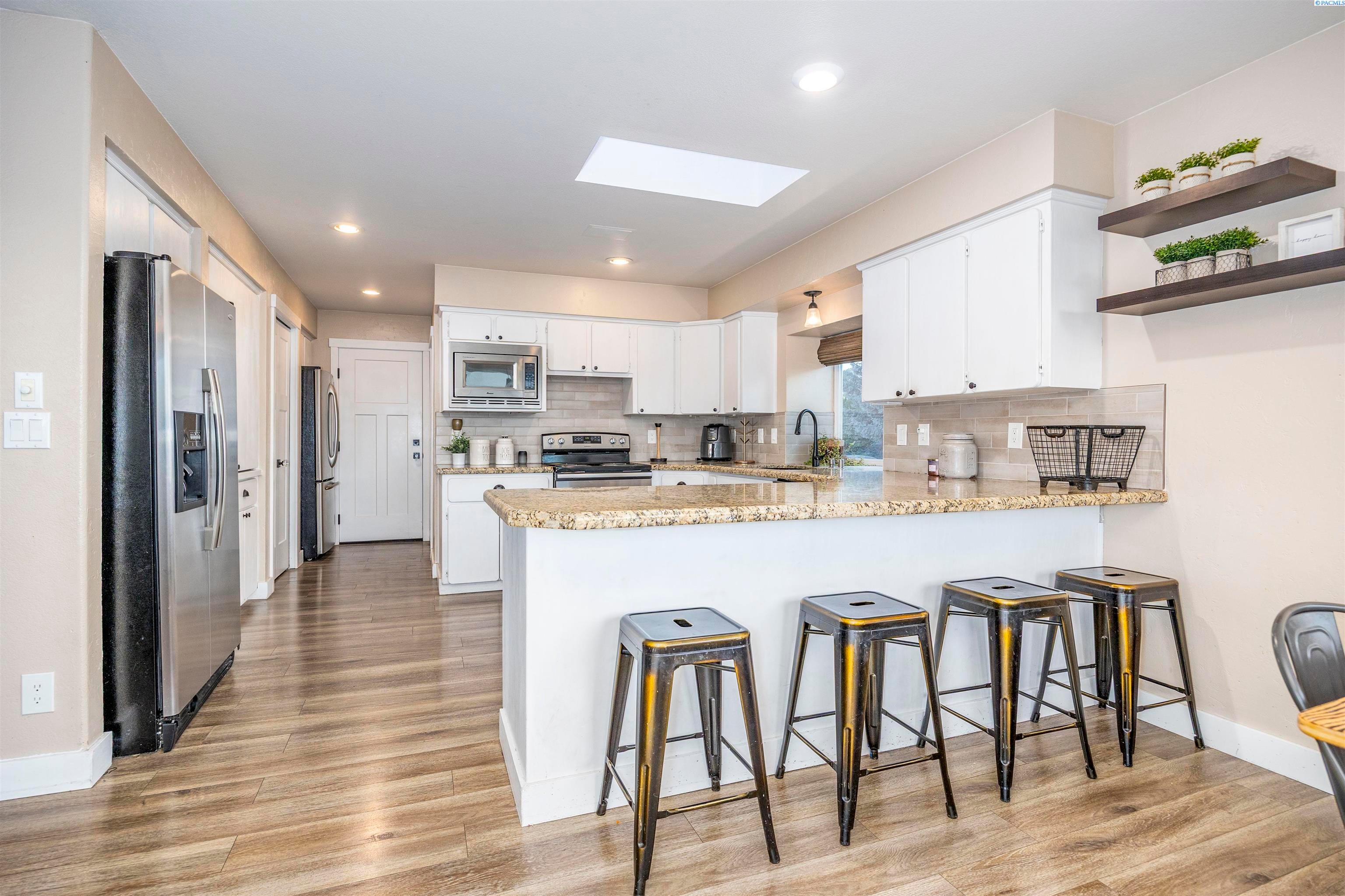 Kennewick, Washington, 99337, United States, 4 Bedrooms Bedrooms, ,2 BathroomsBathrooms,Residential,For Sale,1978666