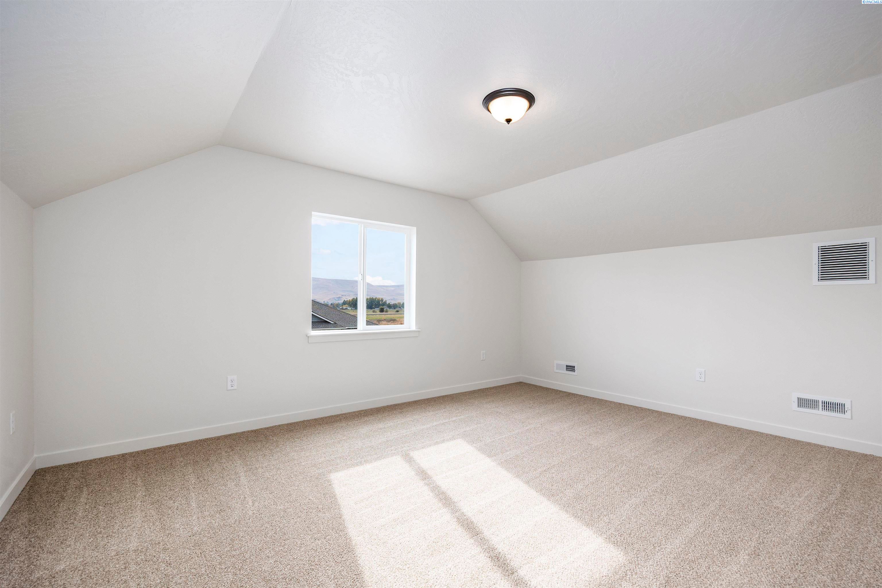 Prosser, Washington, 99350, United States, 4 Bedrooms Bedrooms, ,1 BathroomBathrooms,Residential,For Sale,1977826