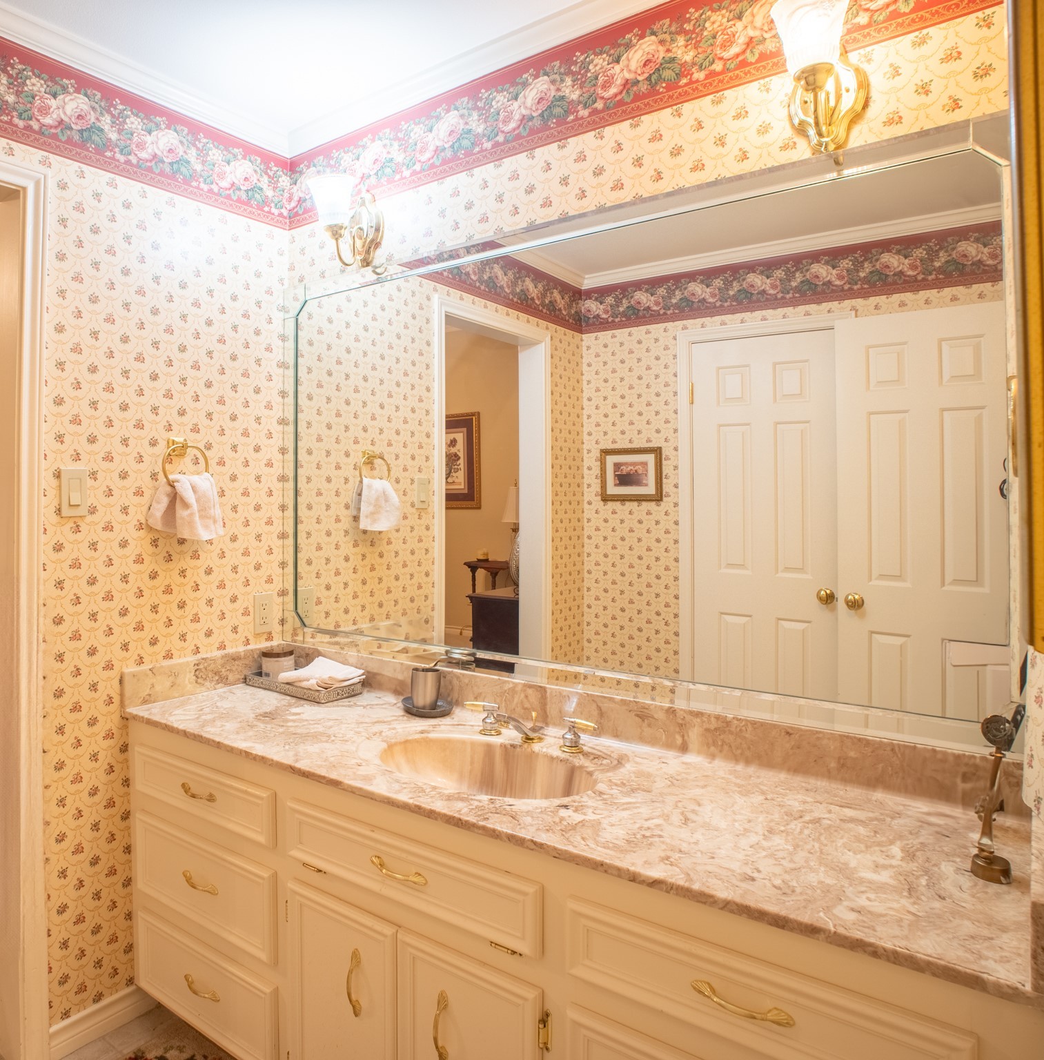 Mexia, Texas, 76667, United States, 4 Bedrooms Bedrooms, ,5 BathroomsBathrooms,Residential,For Sale,1941675