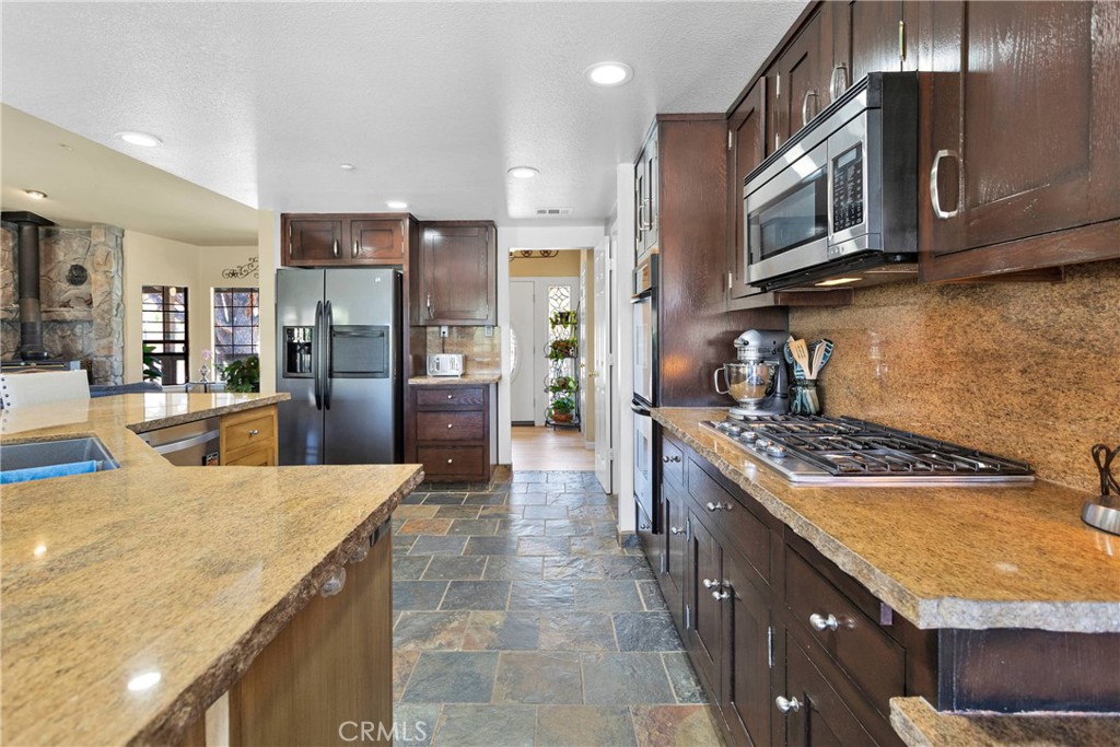 Pinon Hills, California, 92372, United States, 3 Bedrooms Bedrooms, ,2 BathroomsBathrooms,Residential,For Sale,1980325