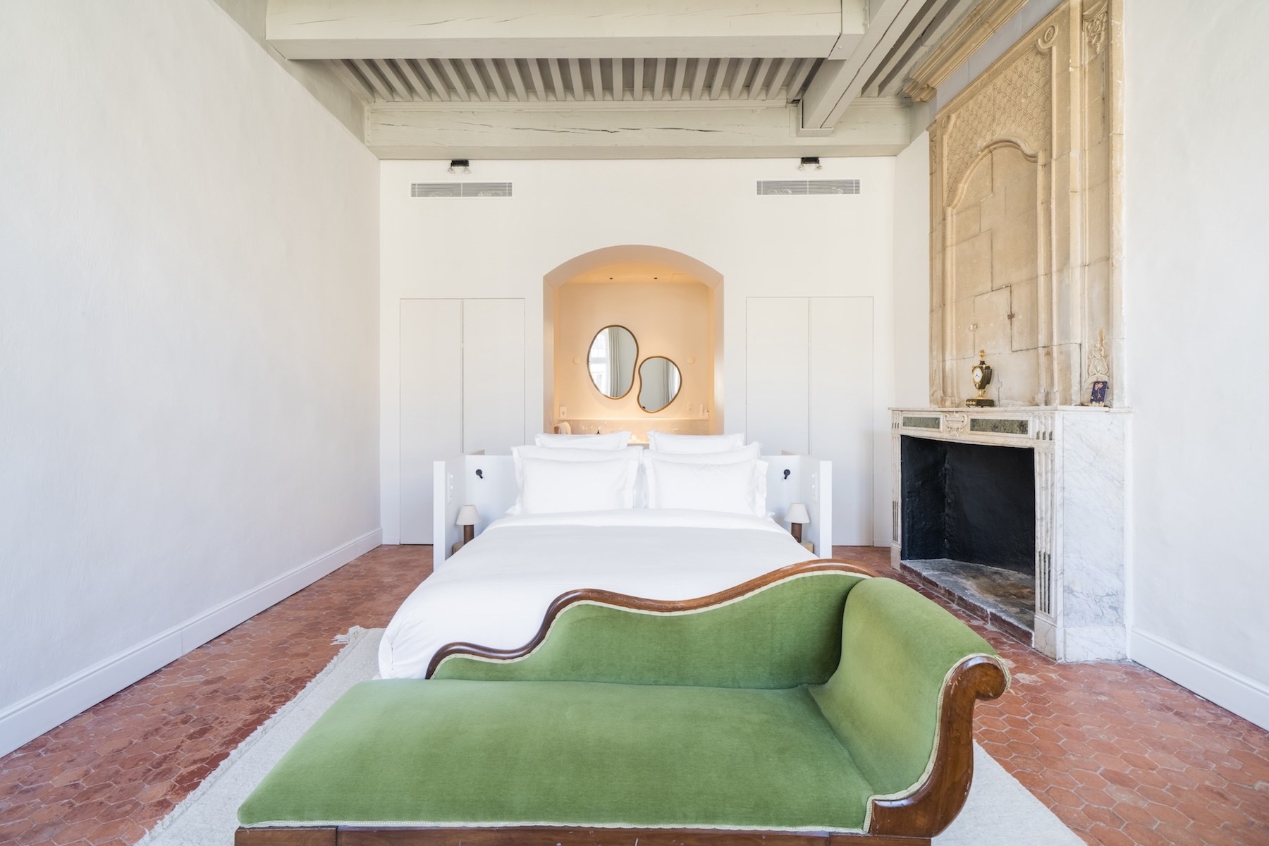  Fully renovated private mansion of over 1,100 sqm with garden, swimming pool an… - 物件實景