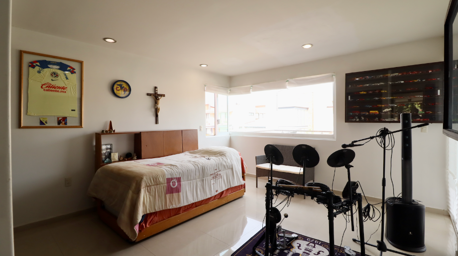 Morelia, Michoacán de Ocampo, 58350, Mexico, 4 Bedrooms Bedrooms, ,4 BathroomsBathrooms,Residential,For Sale,1998426