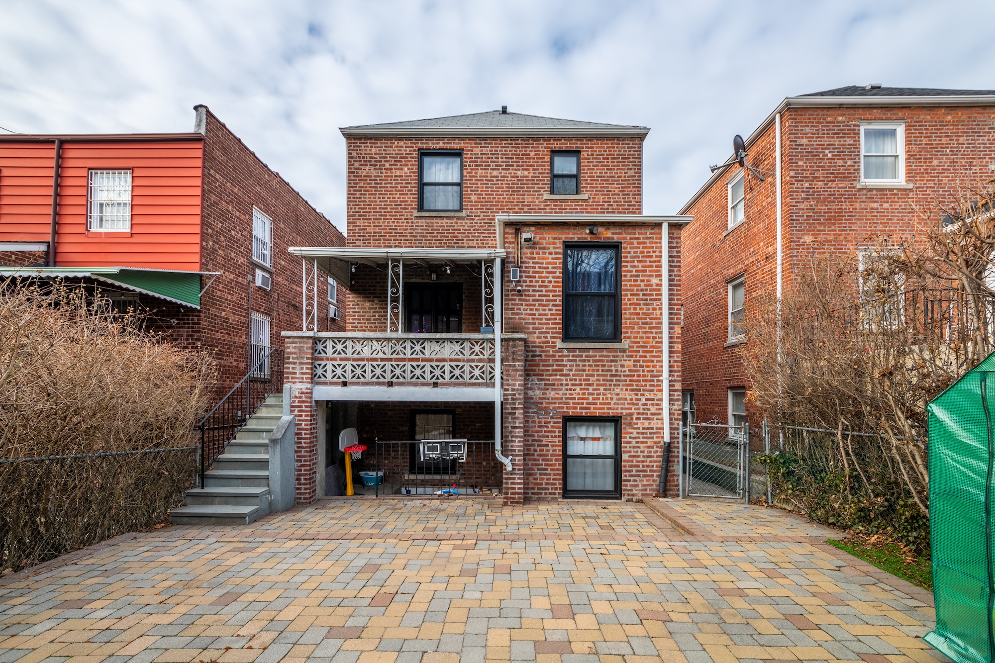  2530 Fenton Avenue - 物件實景