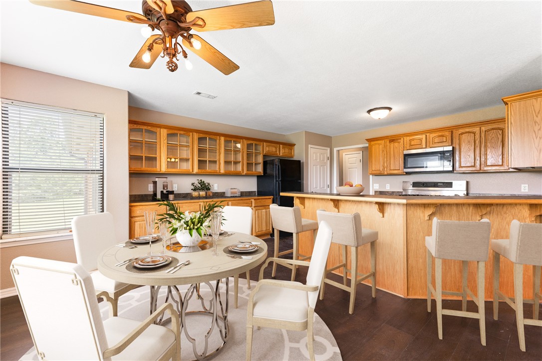 Huntsville, Arkansas, 72740, United States, 3 Bedrooms Bedrooms, ,4 BathroomsBathrooms,Residential,For Sale,1907713