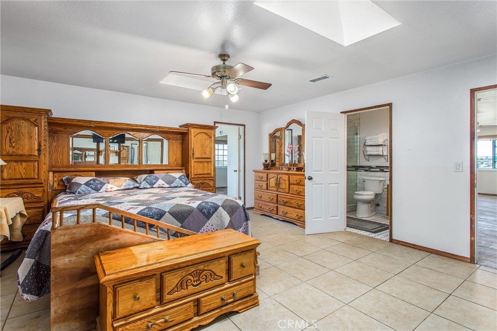 Oak Hills, California, 92344, United States, 3 Bedrooms Bedrooms, ,4 BathroomsBathrooms,Residential,For Sale,1977382