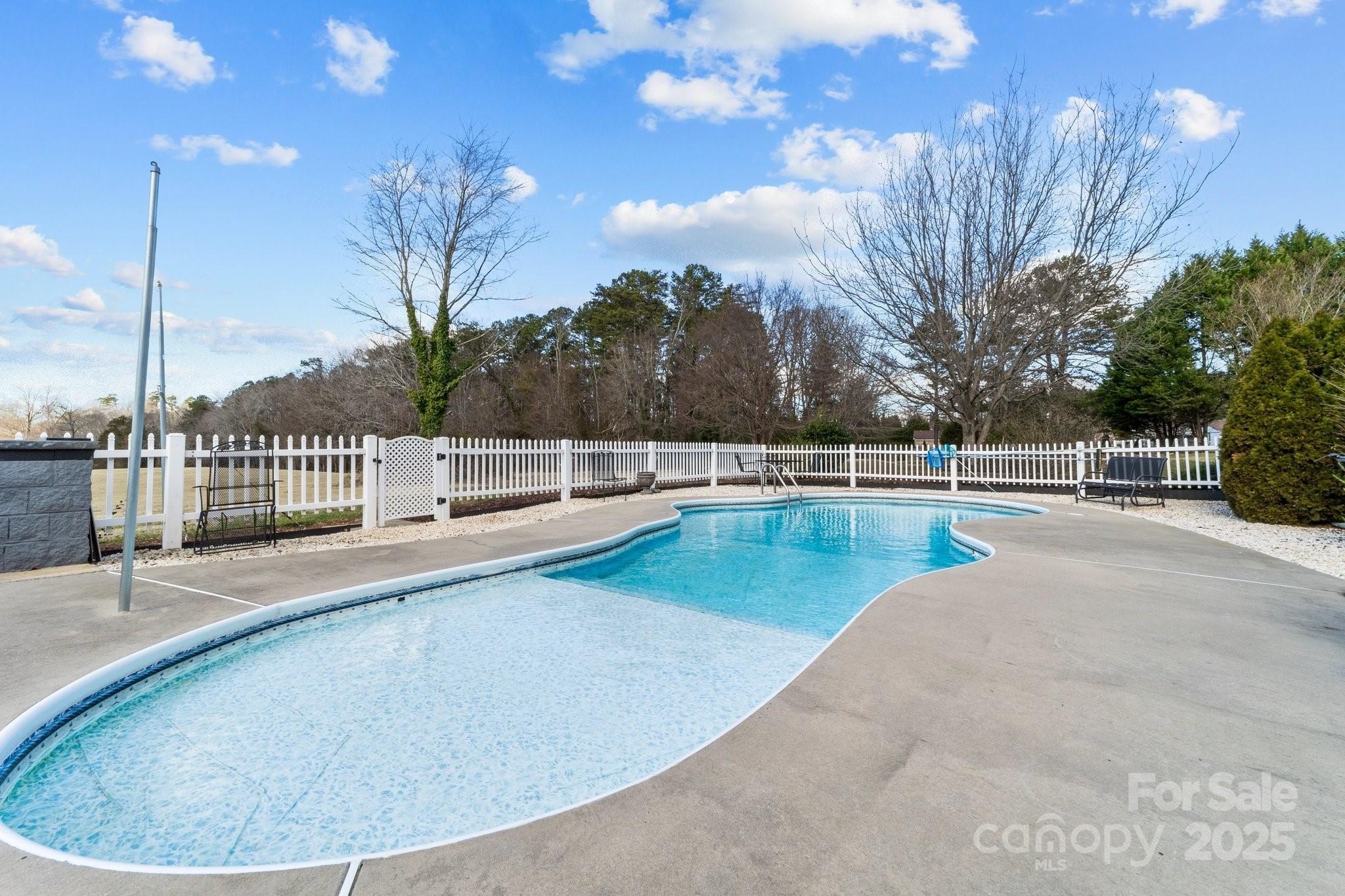 Salisbury, North Carolina, 28144, United States, 4 Bedrooms Bedrooms, ,4 BathroomsBathrooms,Residential,For Sale,1974637