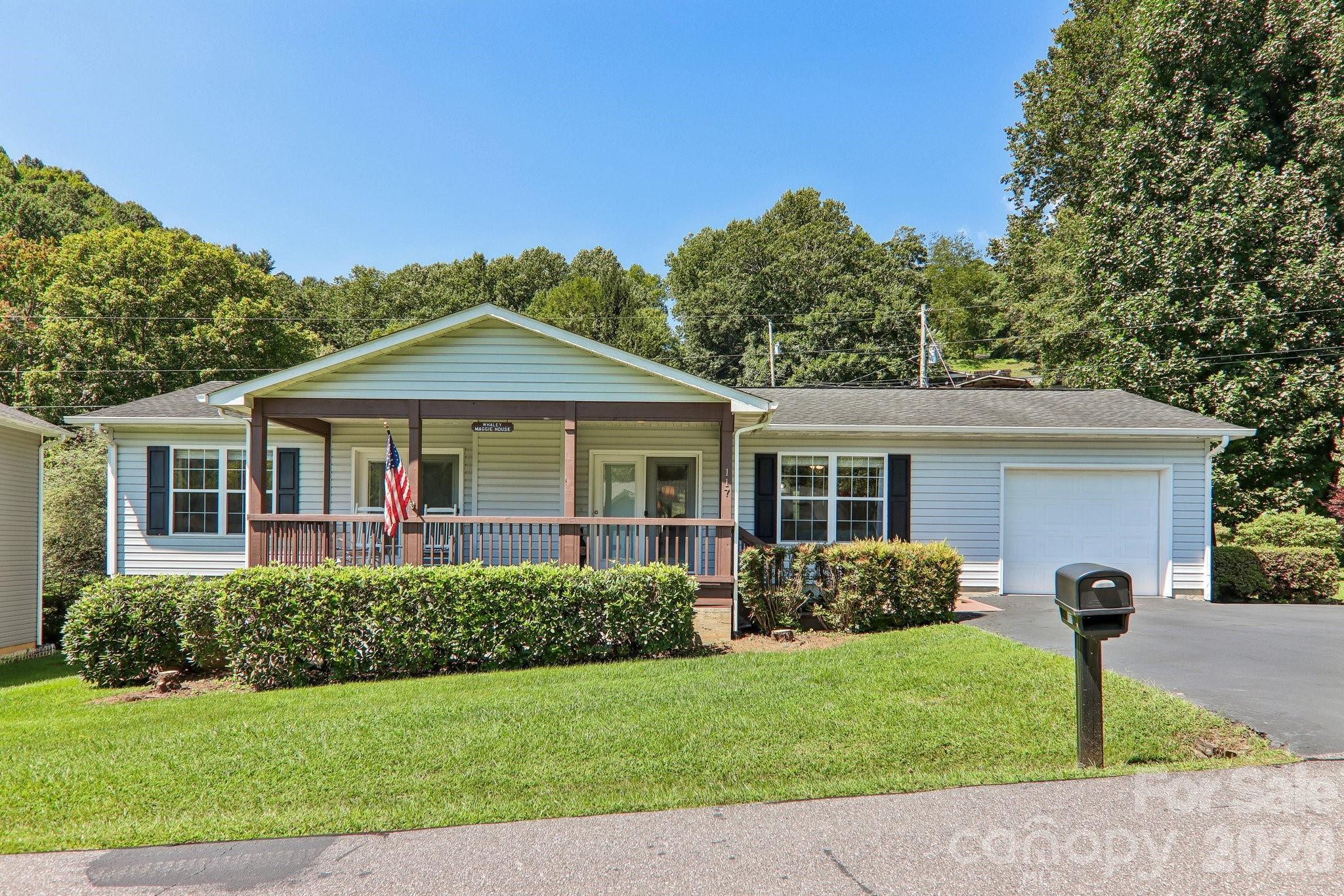 Pinellas Ln, Waynesville, NC 28785