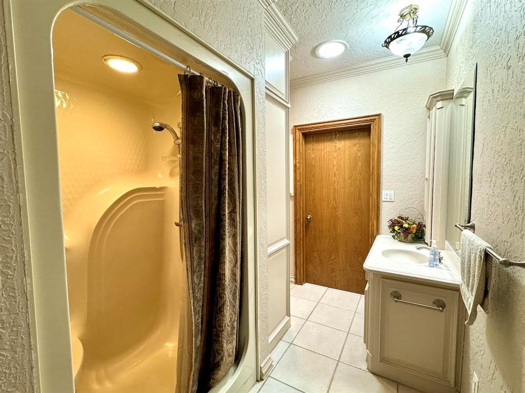 Chickasha, Oklahoma, 73018, United States, 7 Bedrooms Bedrooms, ,7 BathroomsBathrooms,Residential,For Sale,1921777