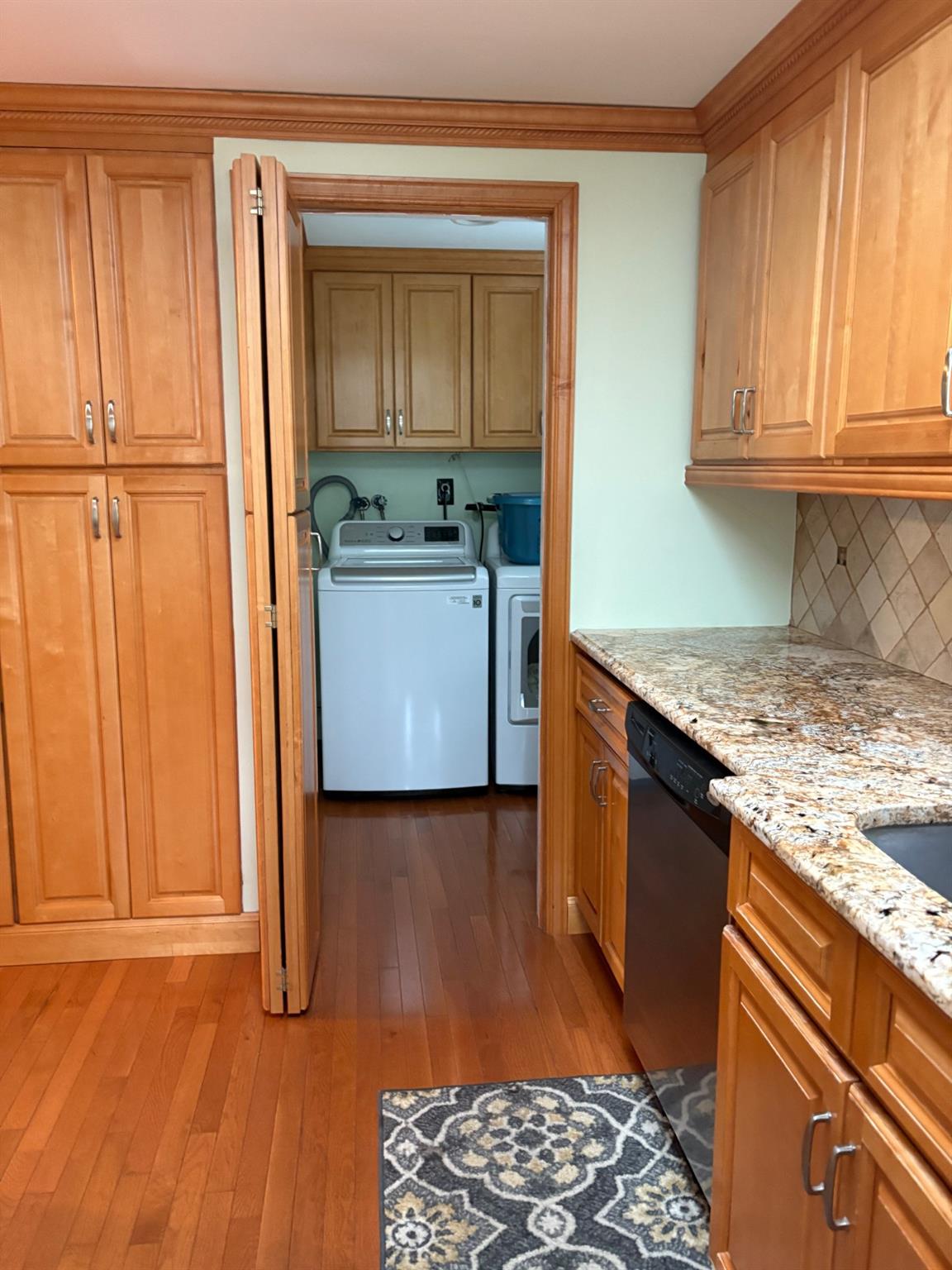 Hauppauge, New York, 11788, United States, 4 Bedrooms Bedrooms, ,3 BathroomsBathrooms,Residential,For Sale,1924109
