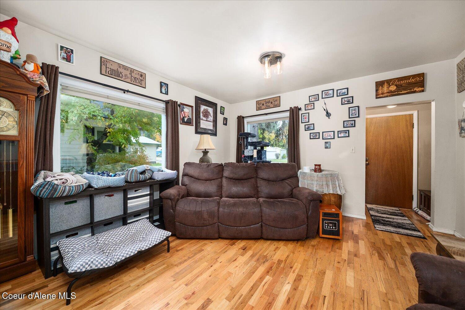 Metaline Falls, Washington, 99153, United States, 5 Bedrooms Bedrooms, ,3 BathroomsBathrooms,Residential,For Sale,1980097