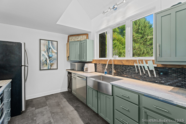 Killingly, Connecticut, 06239, United States, 2 Bedrooms Bedrooms, ,2 BathroomsBathrooms,Residential,For Sale,2000954