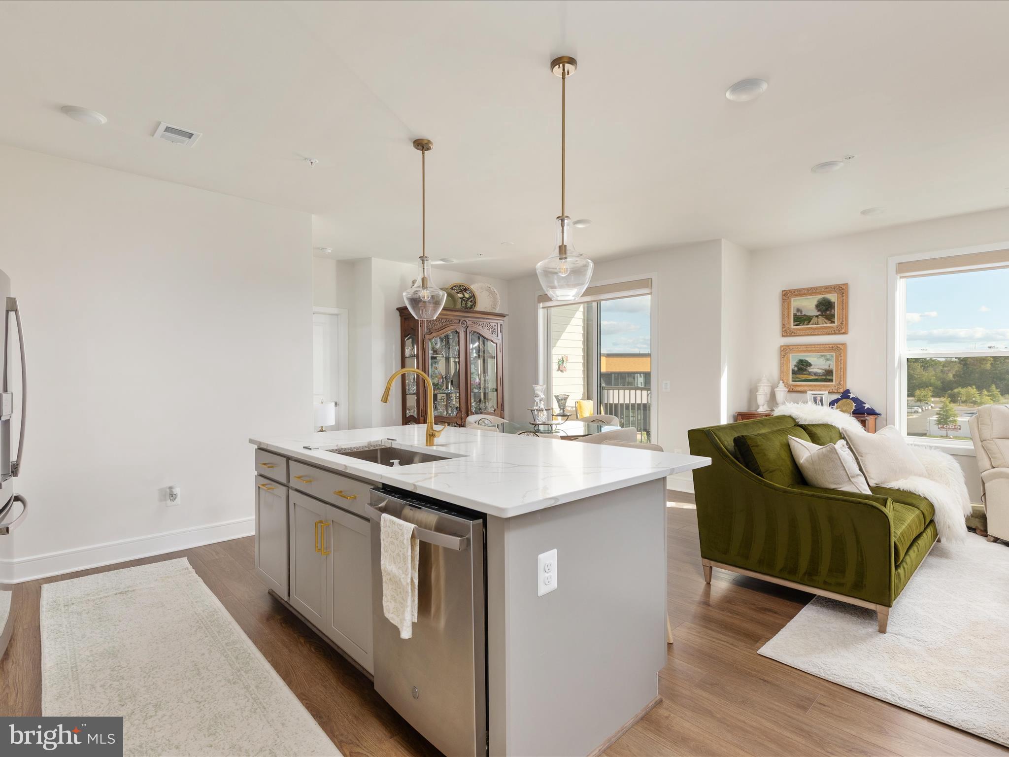 Ashburn, Virginia, 20148, United States, 3 Bedrooms Bedrooms, ,2 BathroomsBathrooms,Residential,For Sale,1980146