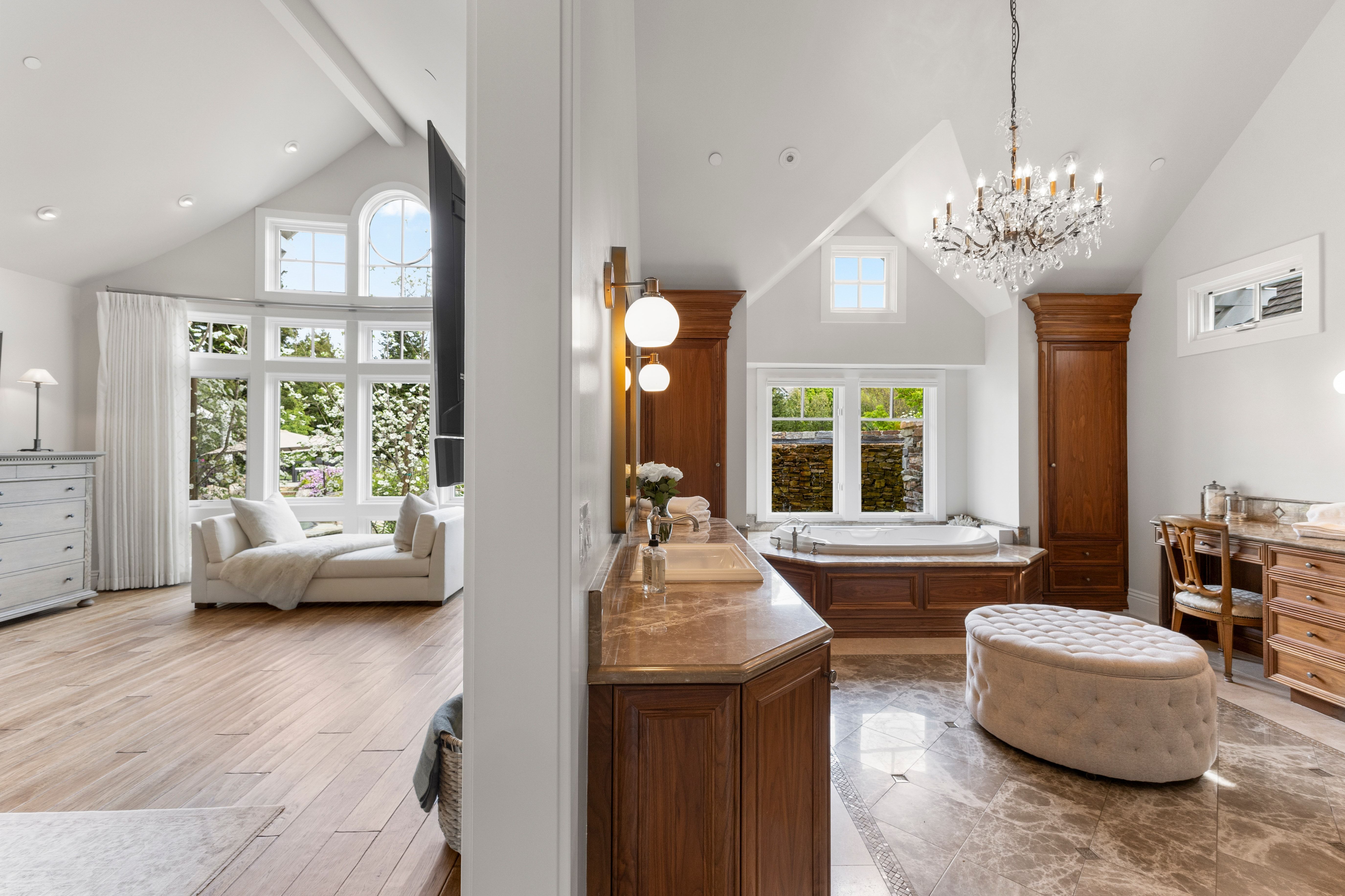  A Private One-Acre Compound Defined by Craftsmanship, Scale and Resort Living - 物件實景