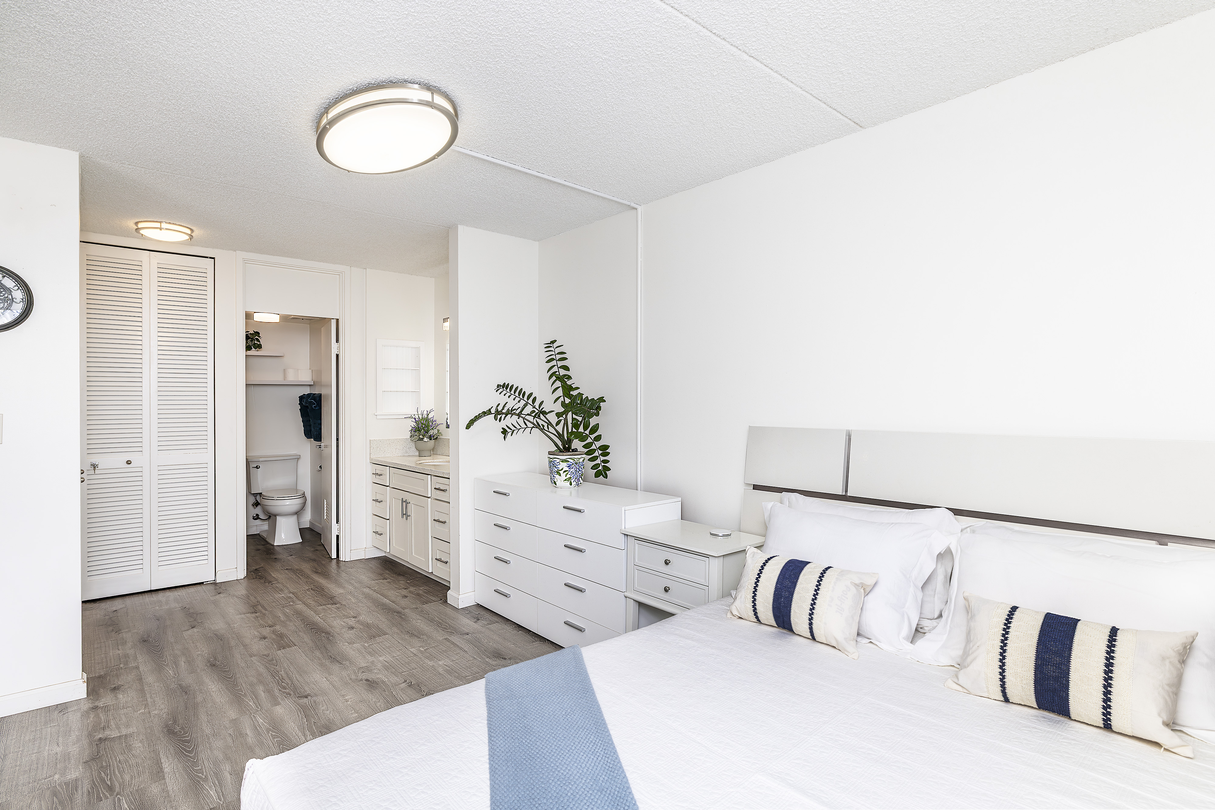 Honolulu, Hawaii, 96815, United States, 2 Bedrooms Bedrooms, ,2 BathroomsBathrooms,Residential,For Sale,1980604