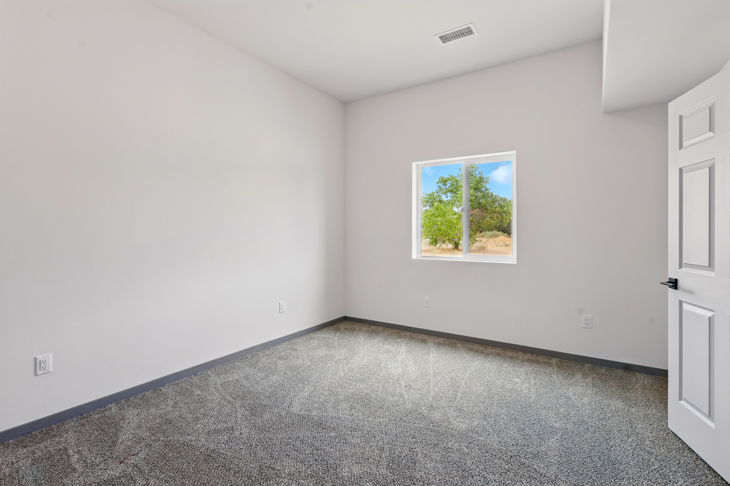 Los Lunas, New Mexico, 87031, United States, 4 Bedrooms Bedrooms, ,2 BathroomsBathrooms,Residential,For Sale,1943131