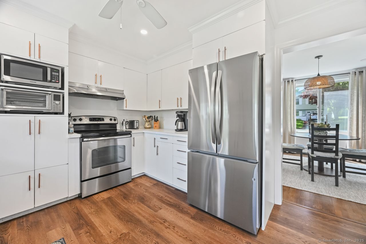 Stamford, Connecticut, 06902, United States, 3 Bedrooms Bedrooms, ,2 BathroomsBathrooms,Residential,For Sale,1837924