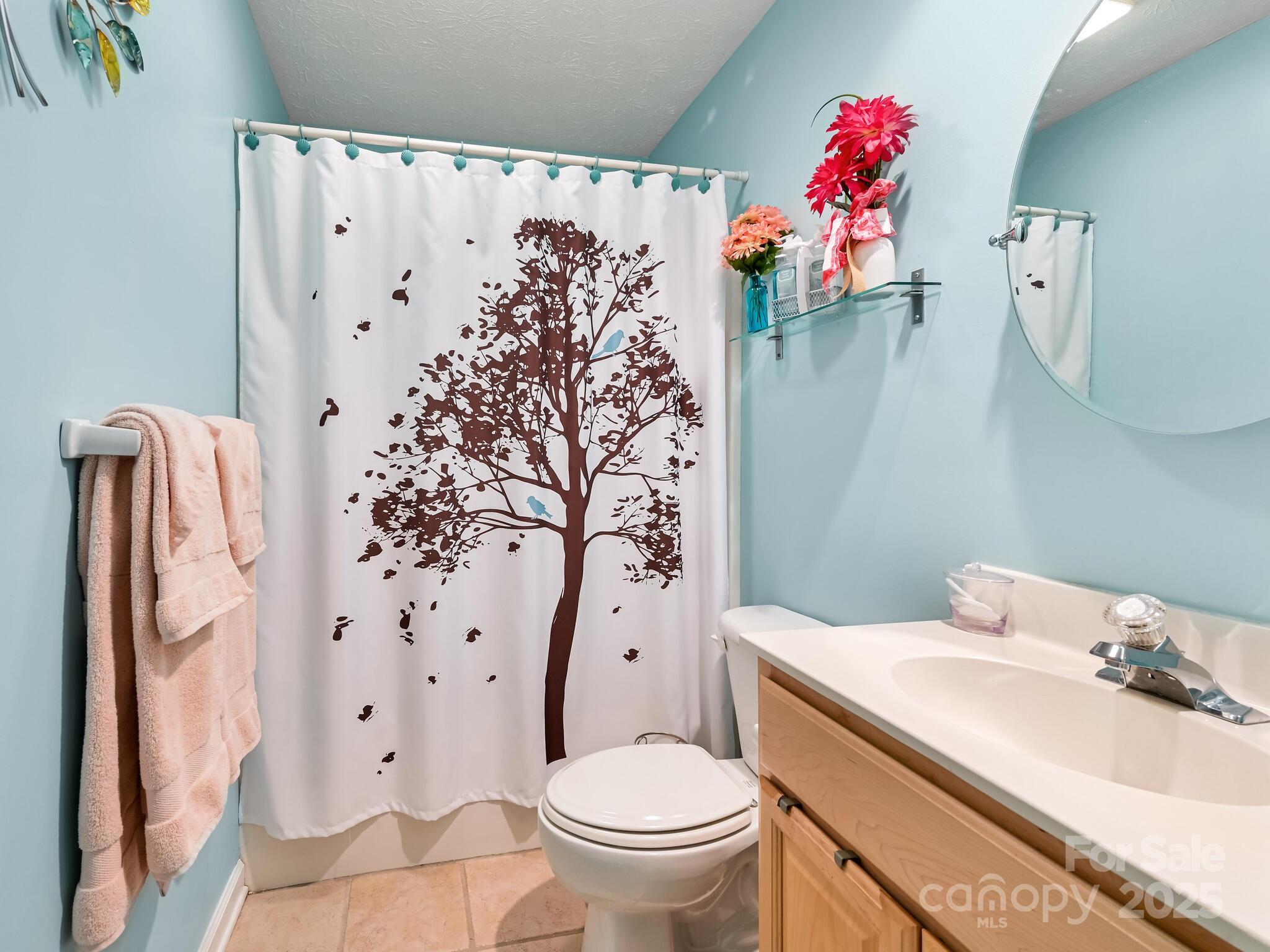 Hendersonville, North Carolina, 28739, United States, 3 Bedrooms Bedrooms, ,3 BathroomsBathrooms,Residential,For Sale,2005496