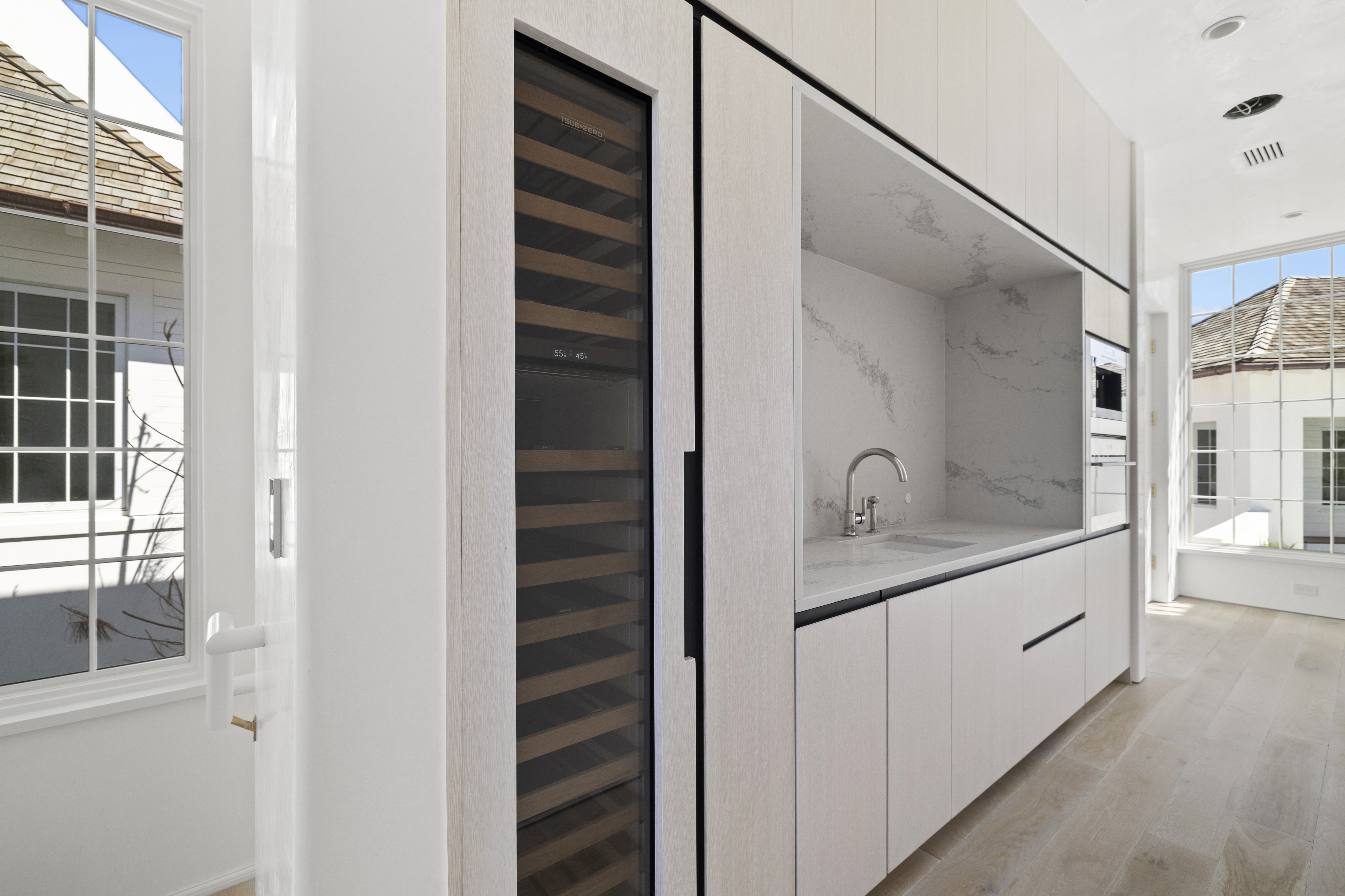  Architectural Gem With Pool And Carriage House - 物件實景