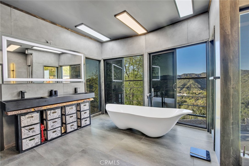 Calabasas, California, 91302, United States, 5 Bedrooms Bedrooms, ,3 BathroomsBathrooms,Residential,For Sale,1742769