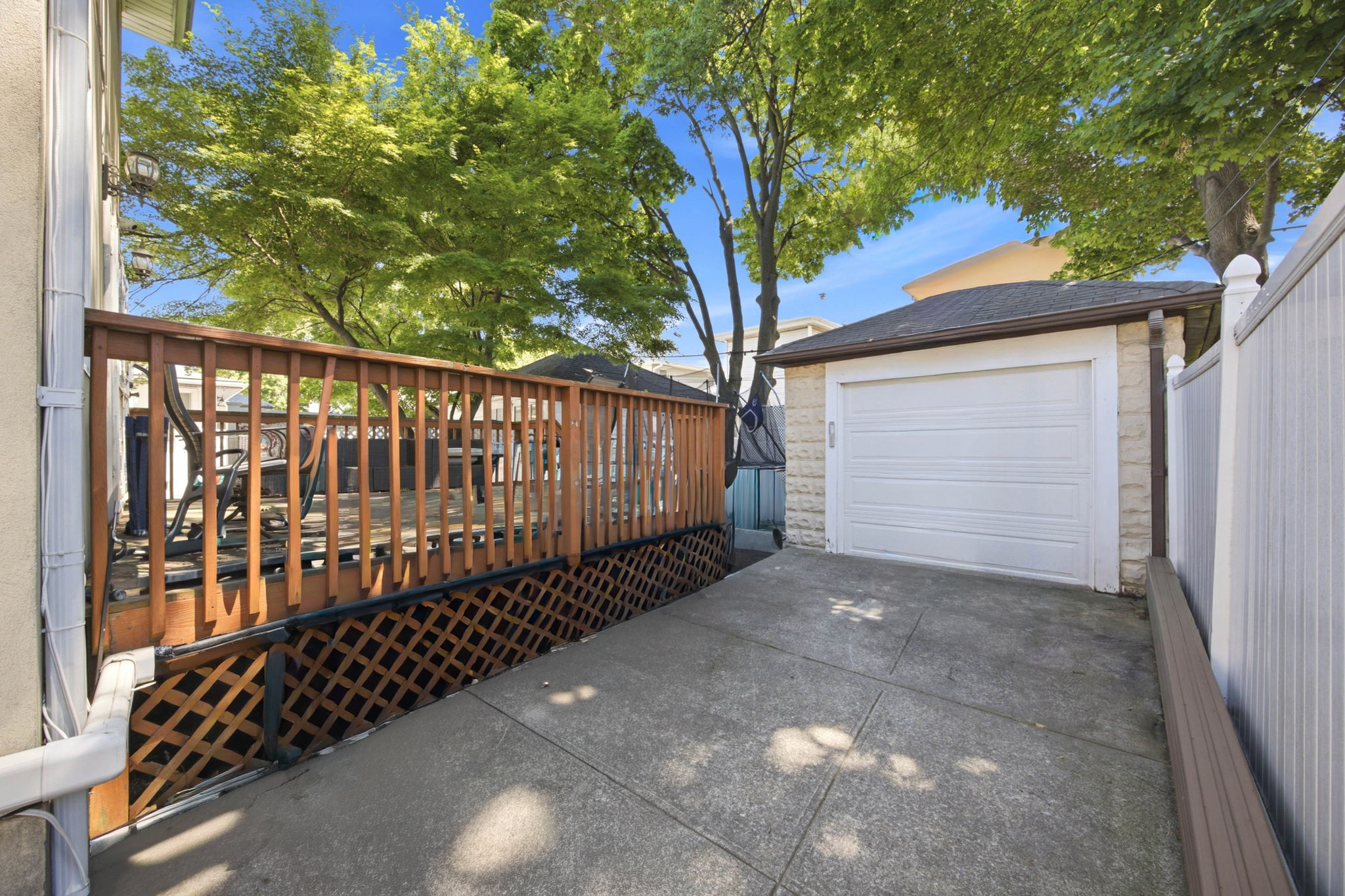  1739 E 26th Street - 物件實景