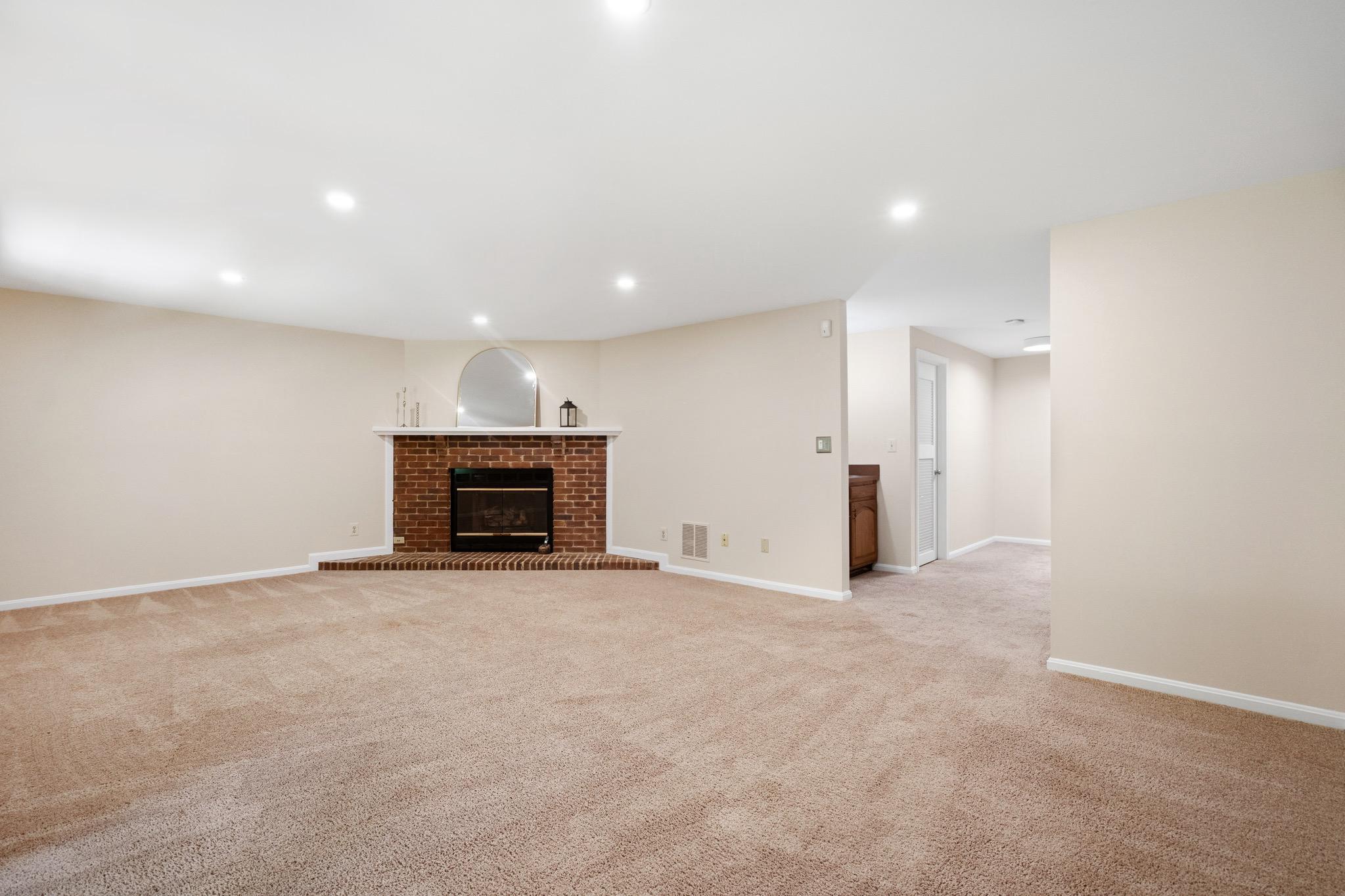  8943 Park Forest Drive, Springfield, VA, 22152 - 物件實景