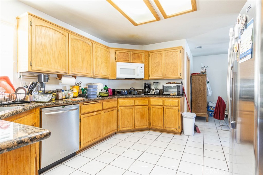 Apple Valley, California, 92308, United States, 4 Bedrooms Bedrooms, ,2 BathroomsBathrooms,Residential,For Sale,1974217