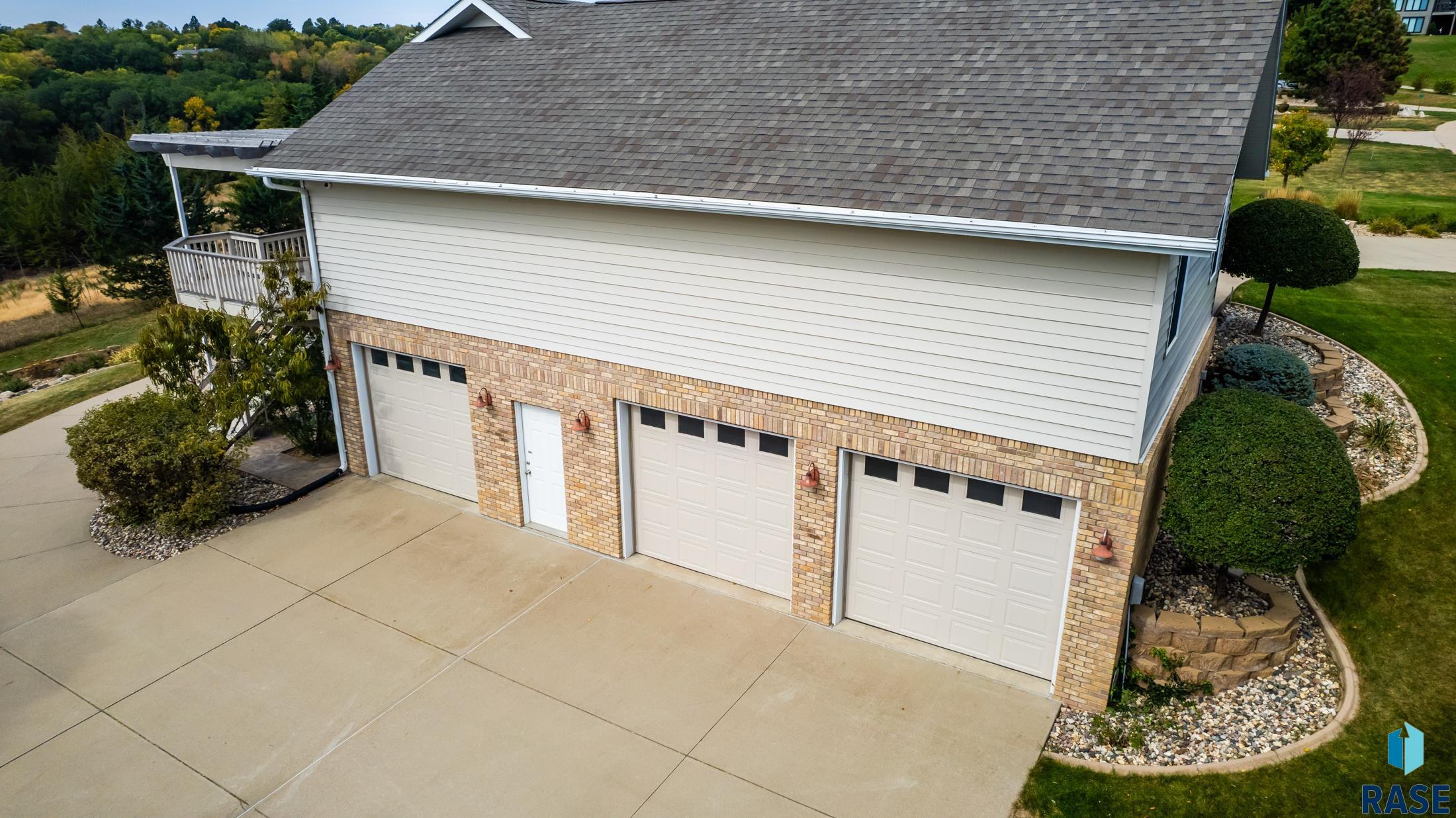 Yankton, South Dakota, 57078, United States, 6 Bedrooms Bedrooms, ,4 BathroomsBathrooms,Residential,For Sale,1975294