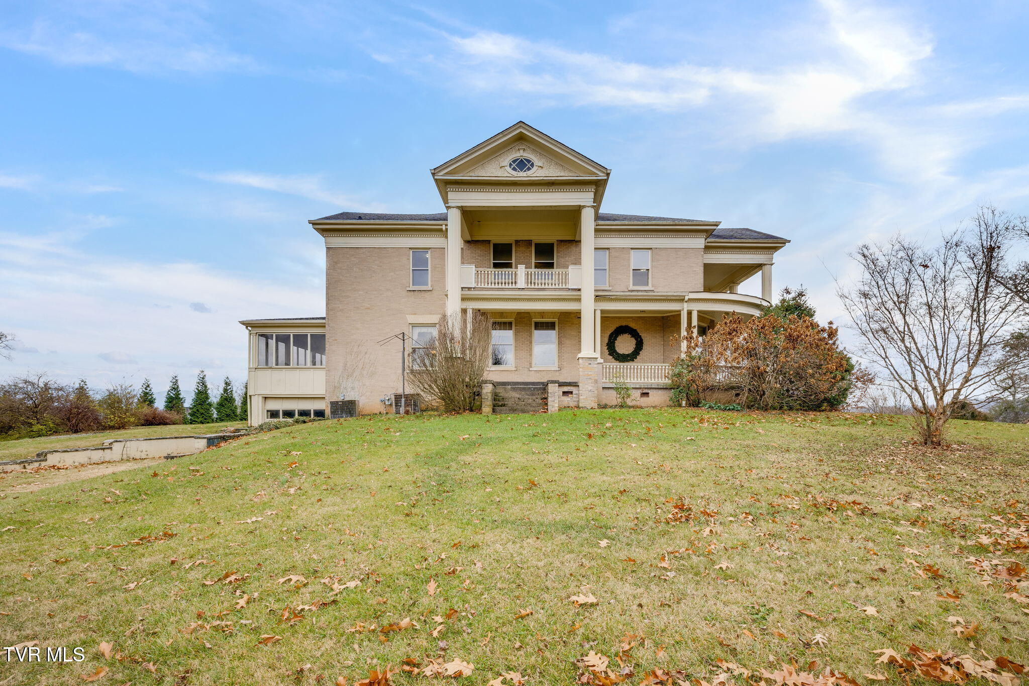 Bristol, Tennessee, 37620, United States, 4 Bedrooms Bedrooms, ,5 BathroomsBathrooms,Residential,For Sale,2005262