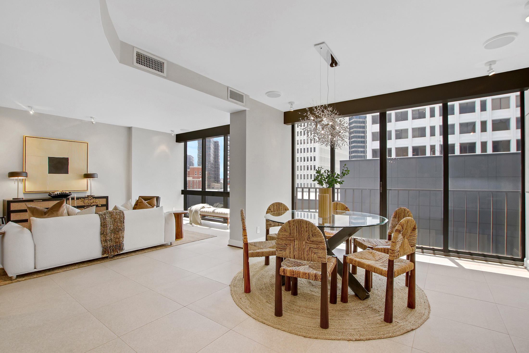  Fully Renovated Two-story Condo in the Iconic Colony House at Colony Square - 物件實景