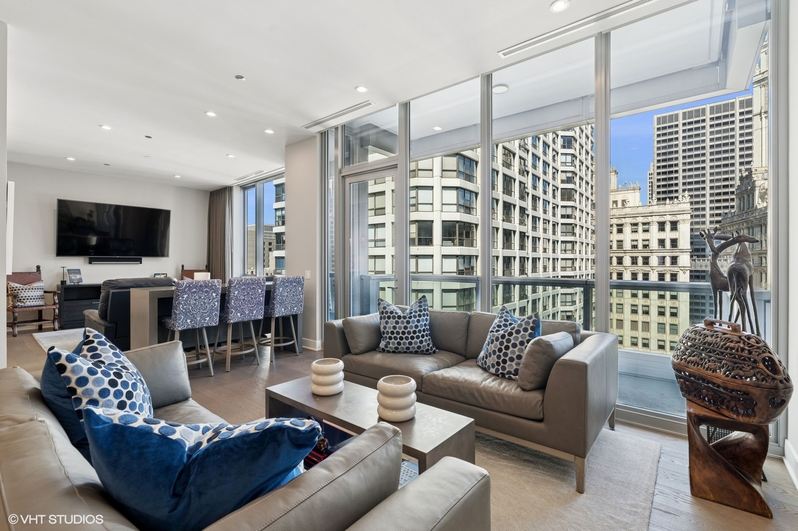Chicago, Illinois, 60611, United States, 3 Bedrooms Bedrooms, ,4 BathroomsBathrooms,Residential,For Sale,1903791