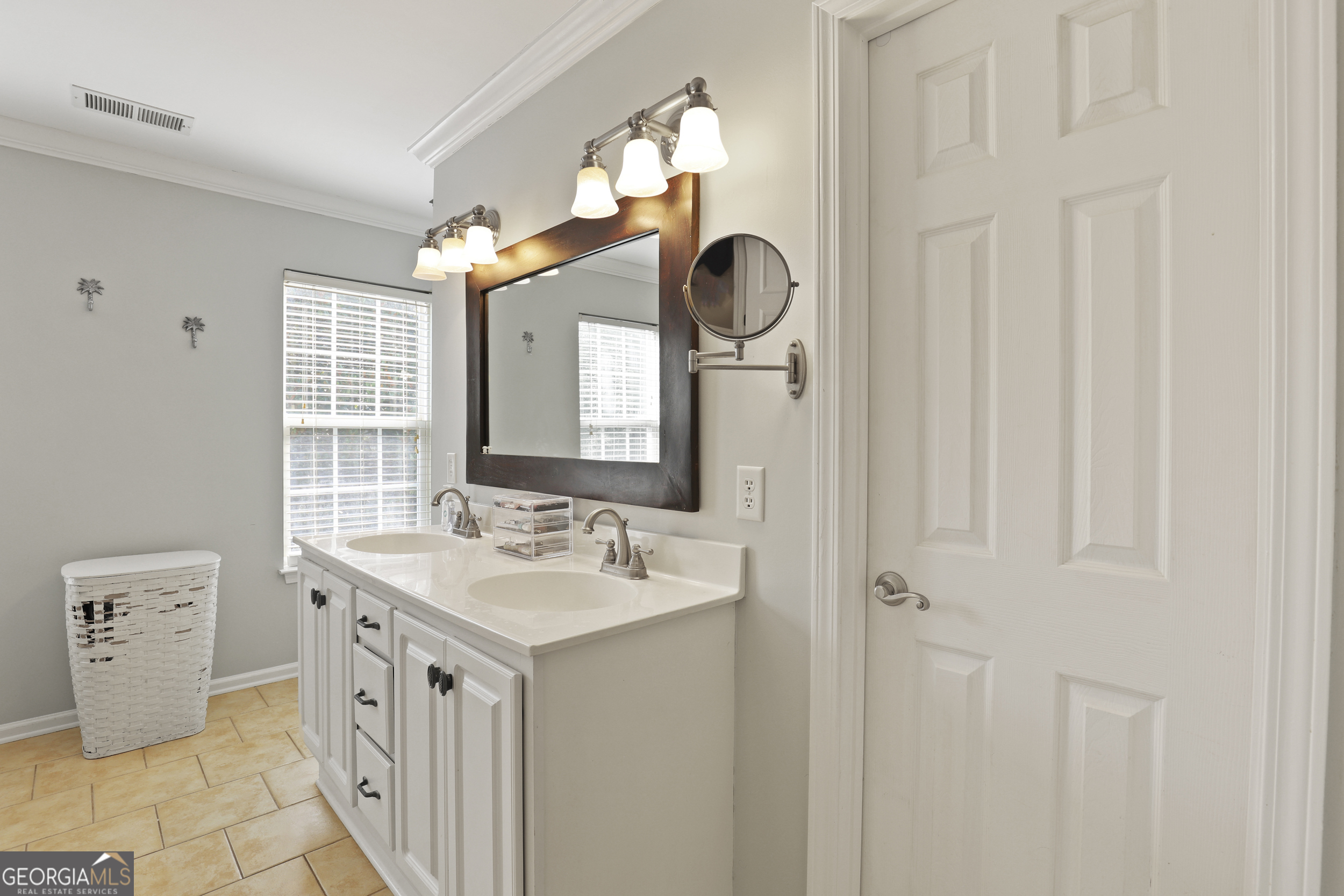 Savannah, Georgia, 31410, United States, 4 Bedrooms Bedrooms, ,3 BathroomsBathrooms,Residential,For Sale,1956542