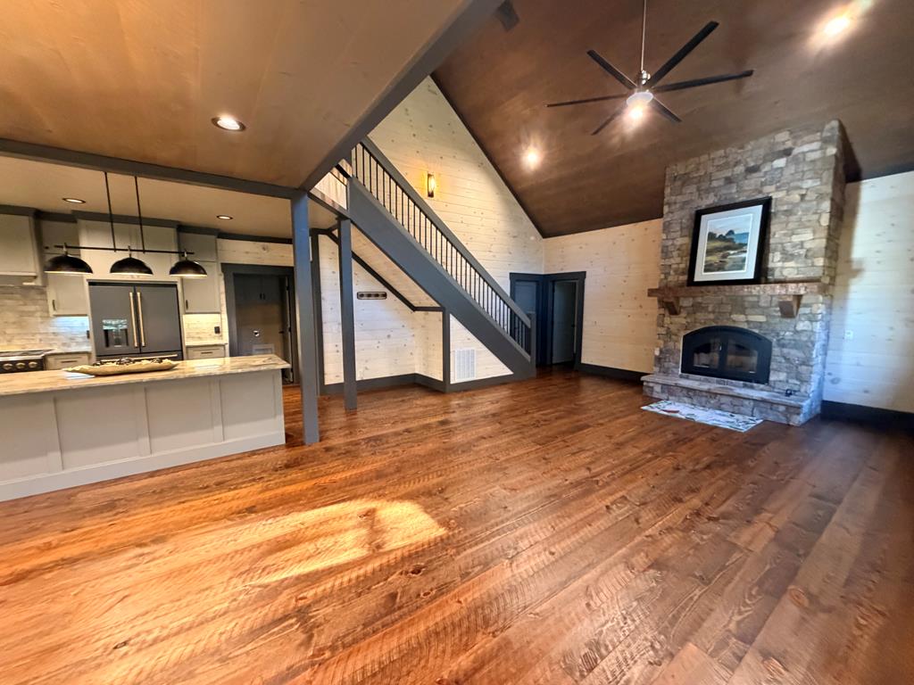 Mineral Bluff, Georgia, 30559, United States, 4 Bedrooms Bedrooms, ,5 BathroomsBathrooms,Residential,For Sale,1986837