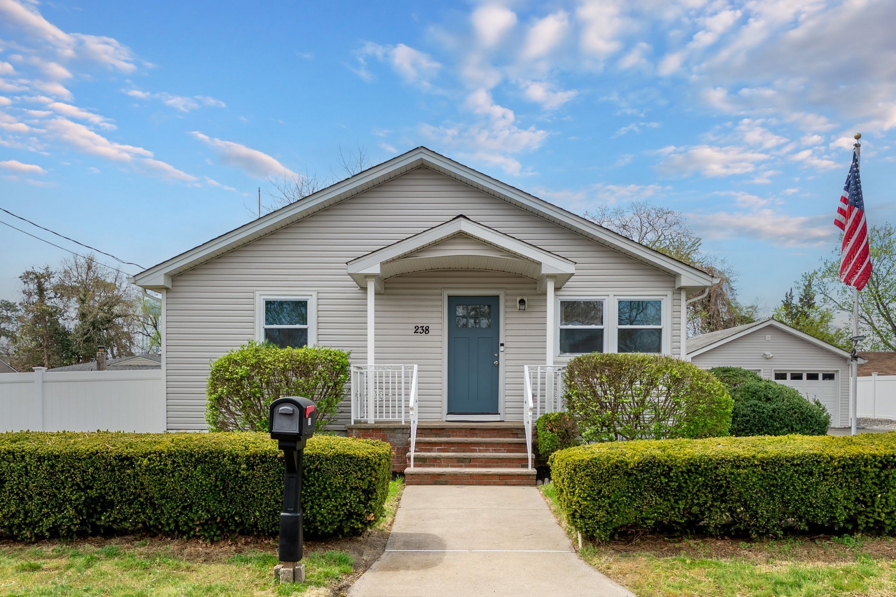 Renovated ranch on an oversized lot - 物件實景