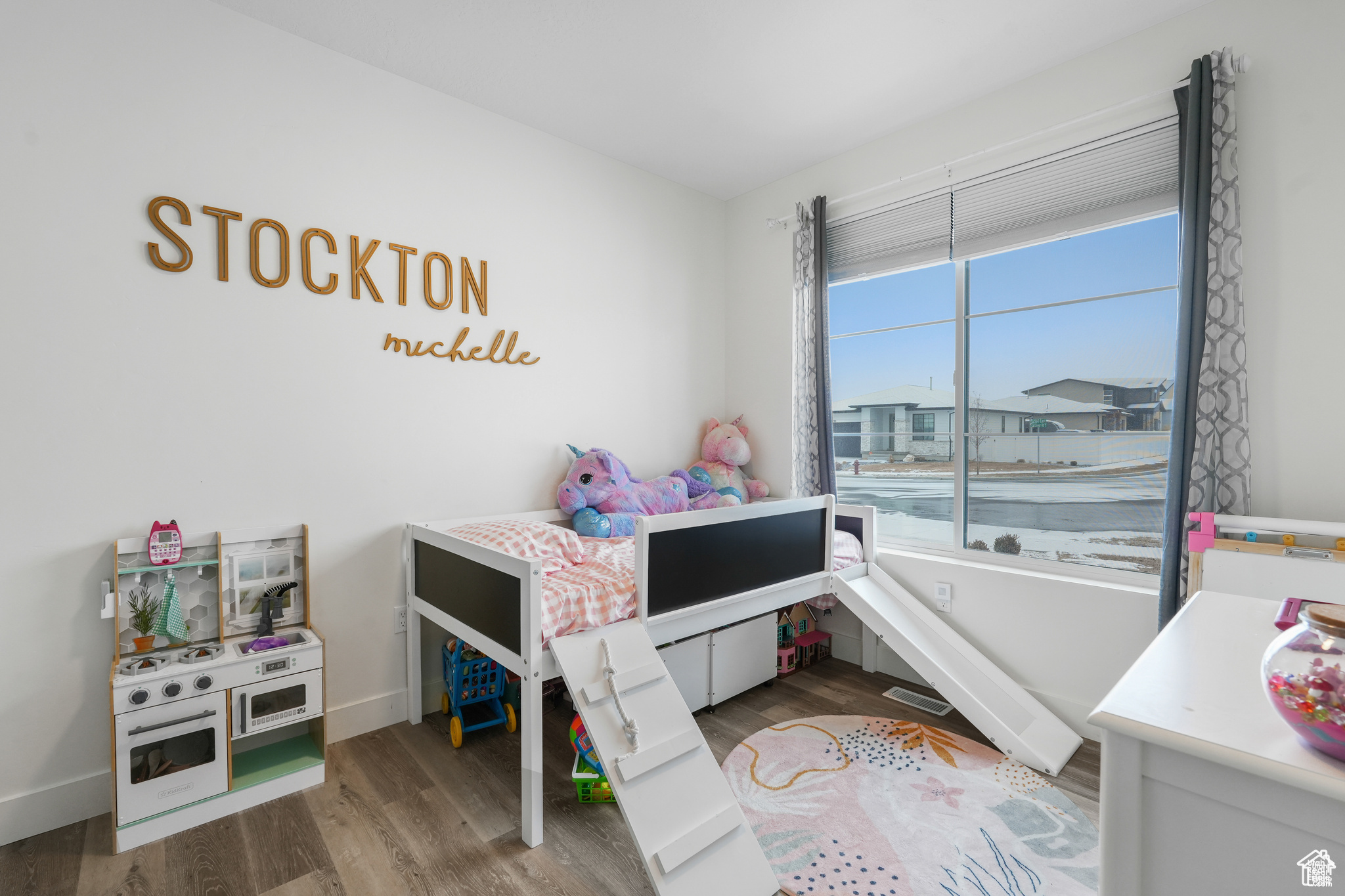 Tooele, Utah, 84074, United States, 6 Bedrooms Bedrooms, ,2 BathroomsBathrooms,Residential,For Sale,1970427